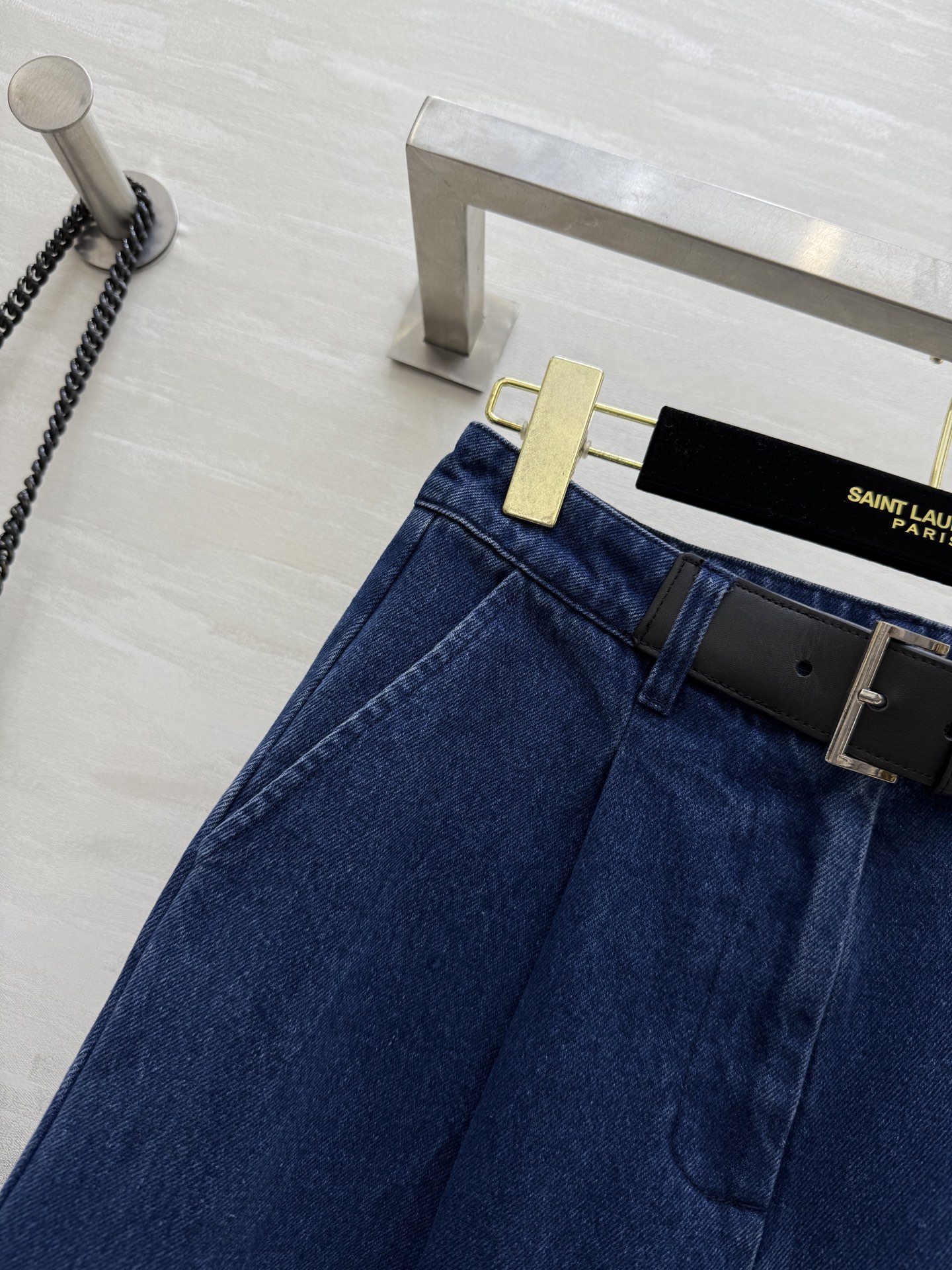 #Prad♡²⁵早秋新款 牛仔直筒裤 腰部皮牌腰带点缀精致高级 立体剪裁裤型无敌显高显瘦 高品质 现货来