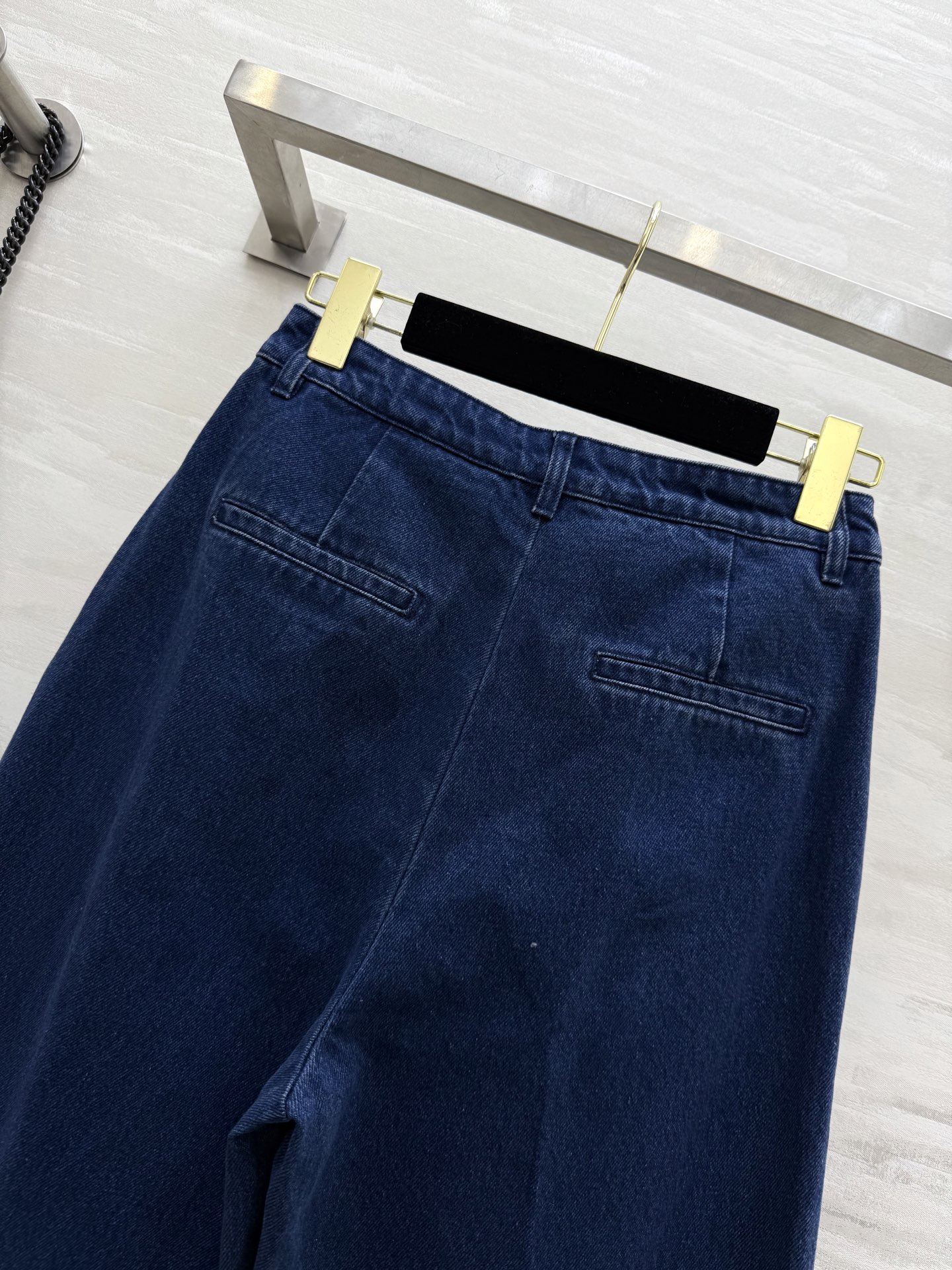 #Prad♡²⁵早秋新款 牛仔直筒裤 腰部皮牌腰带点缀精致高级 立体剪裁裤型无敌显高显瘦 高品质 现货来