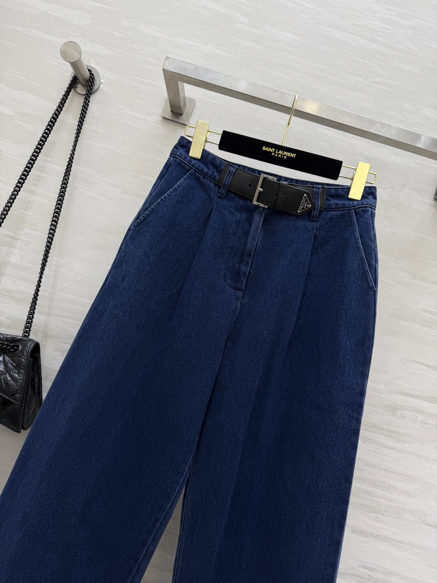 #Prad♡²⁵早秋新款 牛仔直筒裤 腰部皮牌腰带点缀精致高级 立体剪裁裤型无敌显高显瘦 高品质 现货来