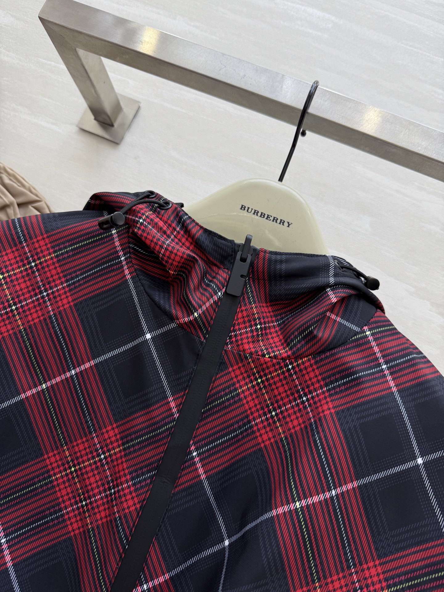 #Burberr♡²⁵秋冬新款 正反两穿连帽夹克外套 重工刺绣🪡战马 高品质 现货来size：S/M/L