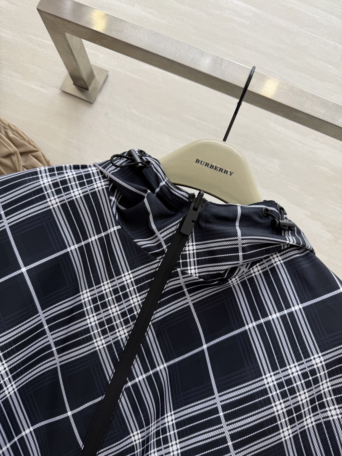 #Burberr♡²⁵秋冬新款 正反两穿连帽夹克外套 重工刺绣🪡战马 高品质 现货来size：S/M/L