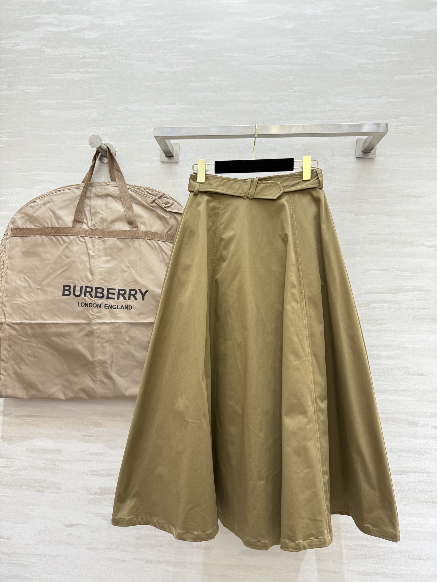#Burberr♡²⁵秋冬新款 英伦风半身裙 高品质定制 现货来 size：S/M/L（s码腰围：68，