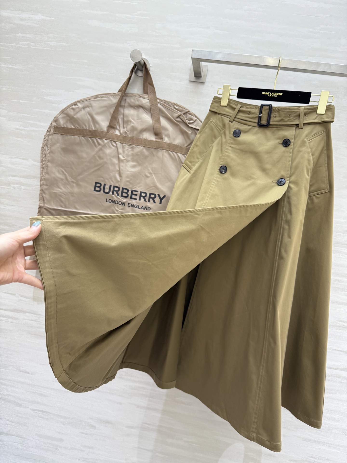 #Burberr♡²⁵秋冬新款 英伦风半身裙 高品质定制 现货来 size：S/M/L（s码腰围：68，