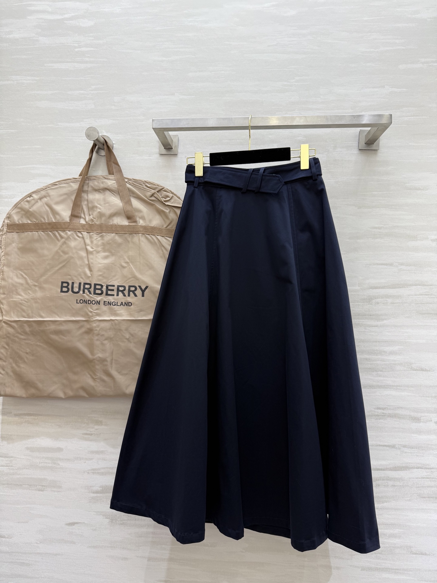 #Burberr♡²⁵秋冬新款 英伦风半身裙 高品质定制 现货来 size：S/M/L（s码腰围：68，