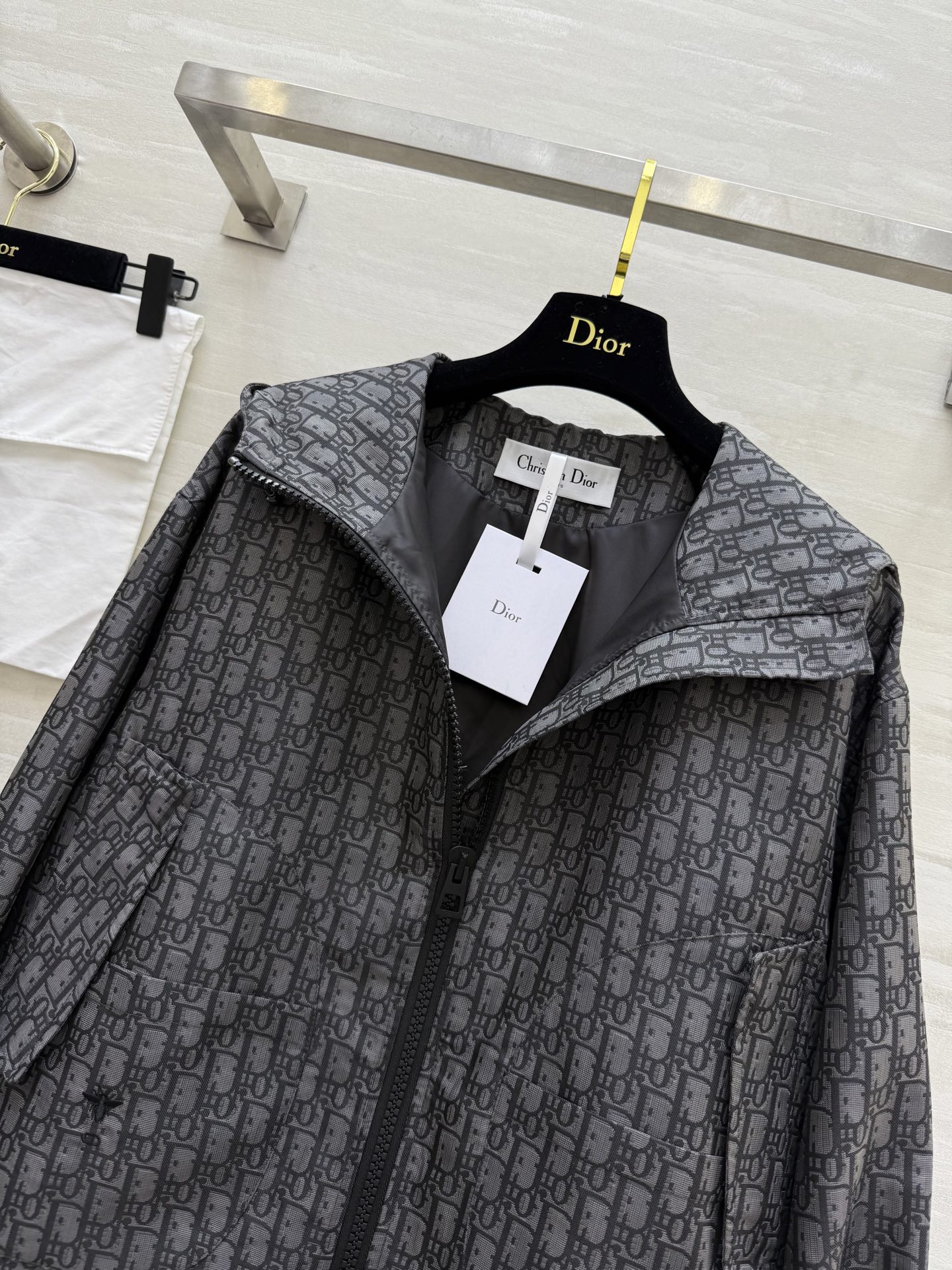 #DIO♡²⁵早秋新款 老花连帽冲锋衣外套 高品质定制 现货首发size：S/M/L（s码胸围：114，