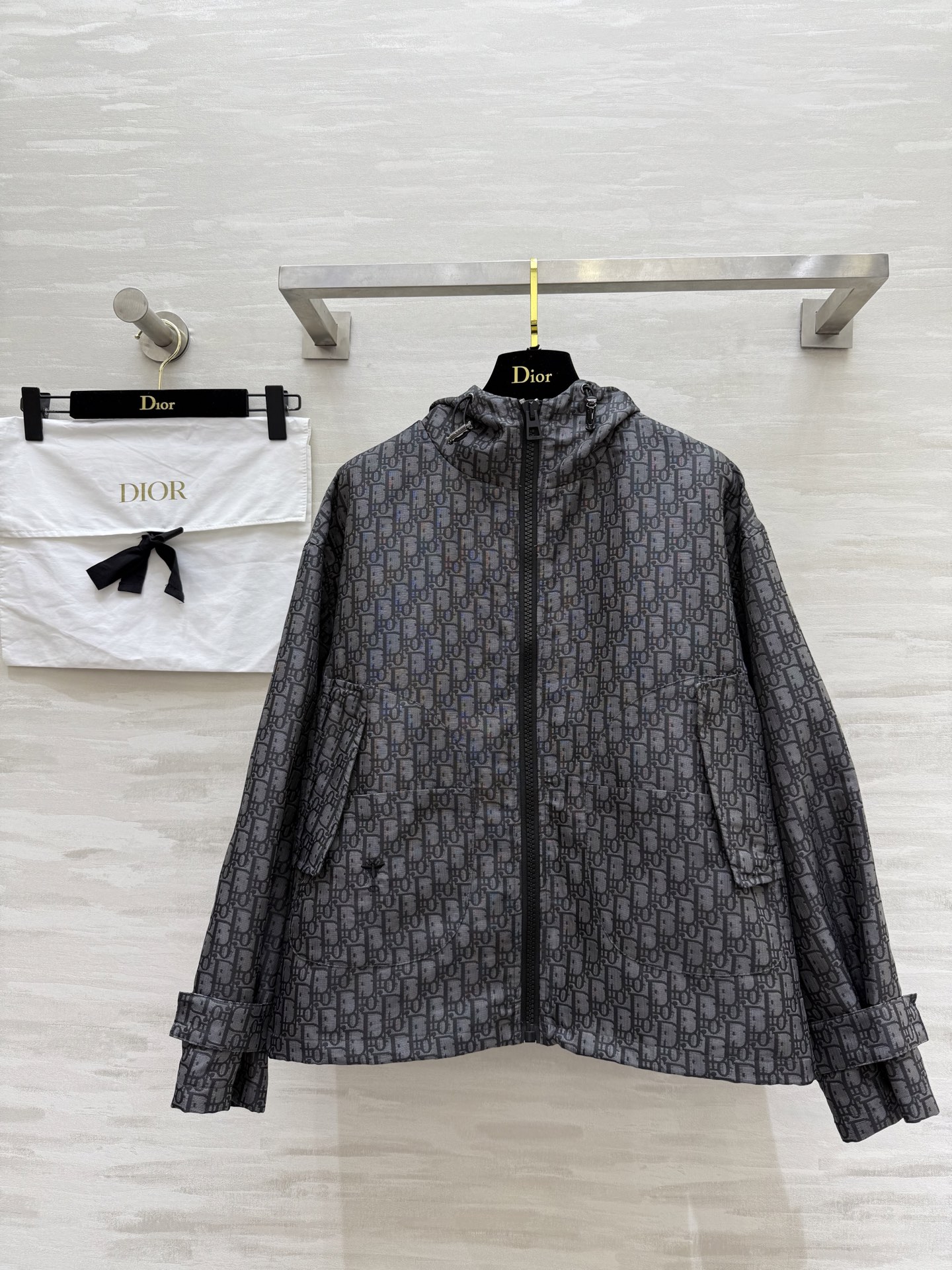 NO:503670,#DIO early autumn new style, old-fashioned hooded jacket, high-quality customization, spot first-time sizeS/M/L (size size 114, length 57),,dior, jackets & coats,hats,alexander wang19860909#DIO早秋新款 老花连帽冲锋衣外套 高品质定制 现货首发sizeS/M/L（s码胸围114,衣长57）,,dior,jackets & coats,hats,alexander wang,Women's clothing