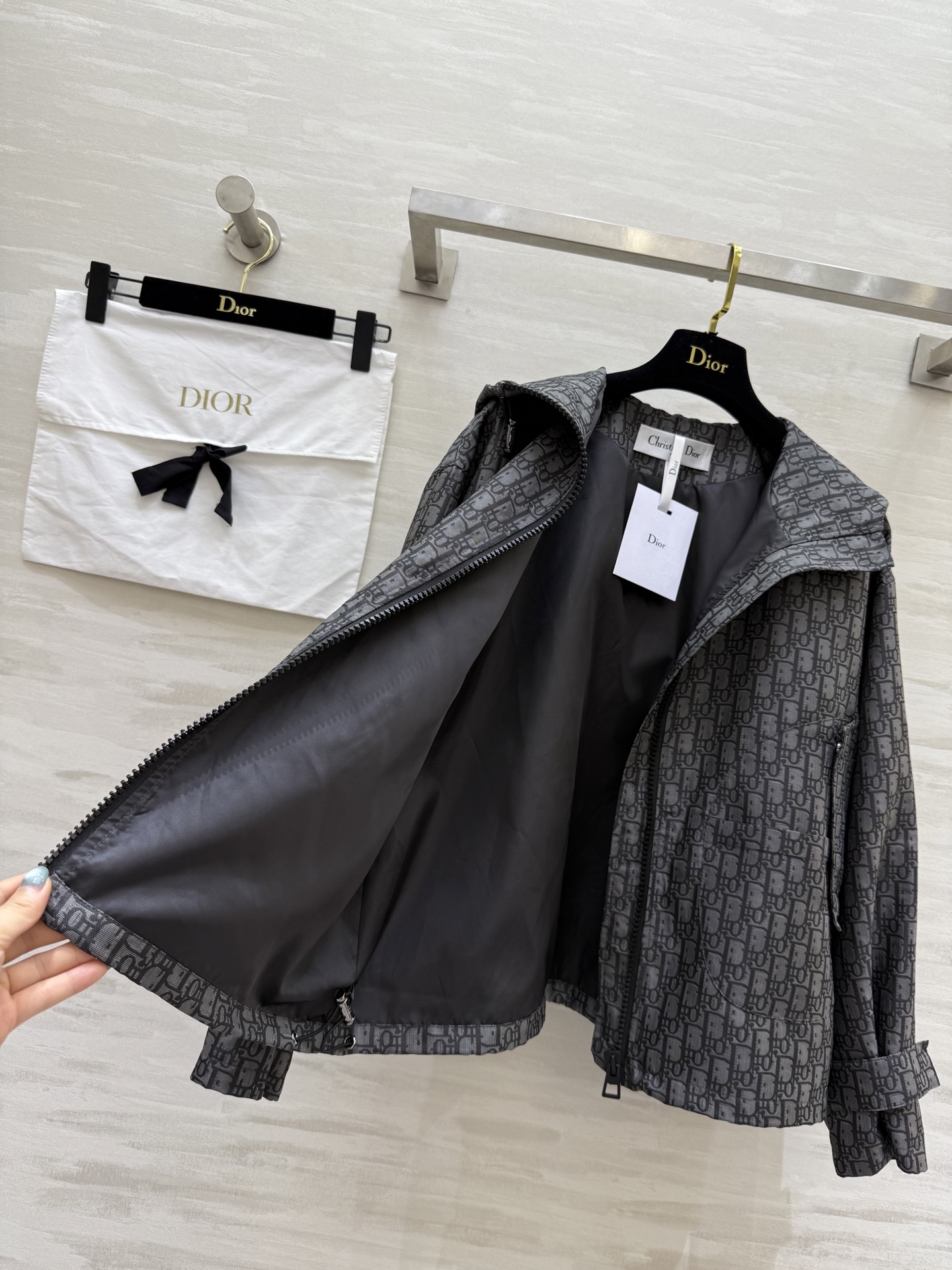 #DIO♡²⁵早秋新款 老花连帽冲锋衣外套 高品质定制 现货首发size：S/M/L（s码胸围：114，