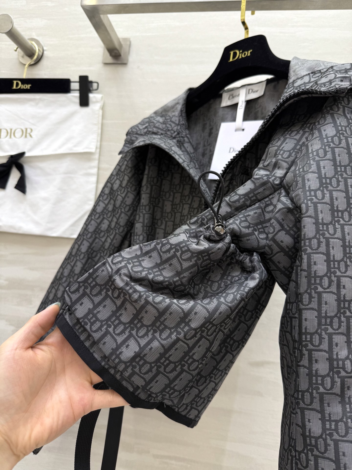 #Dio²⁵早秋新款 Oblique 短款冲锋衣 定制字母提花 开模logo五金 高品质 现货首发siz