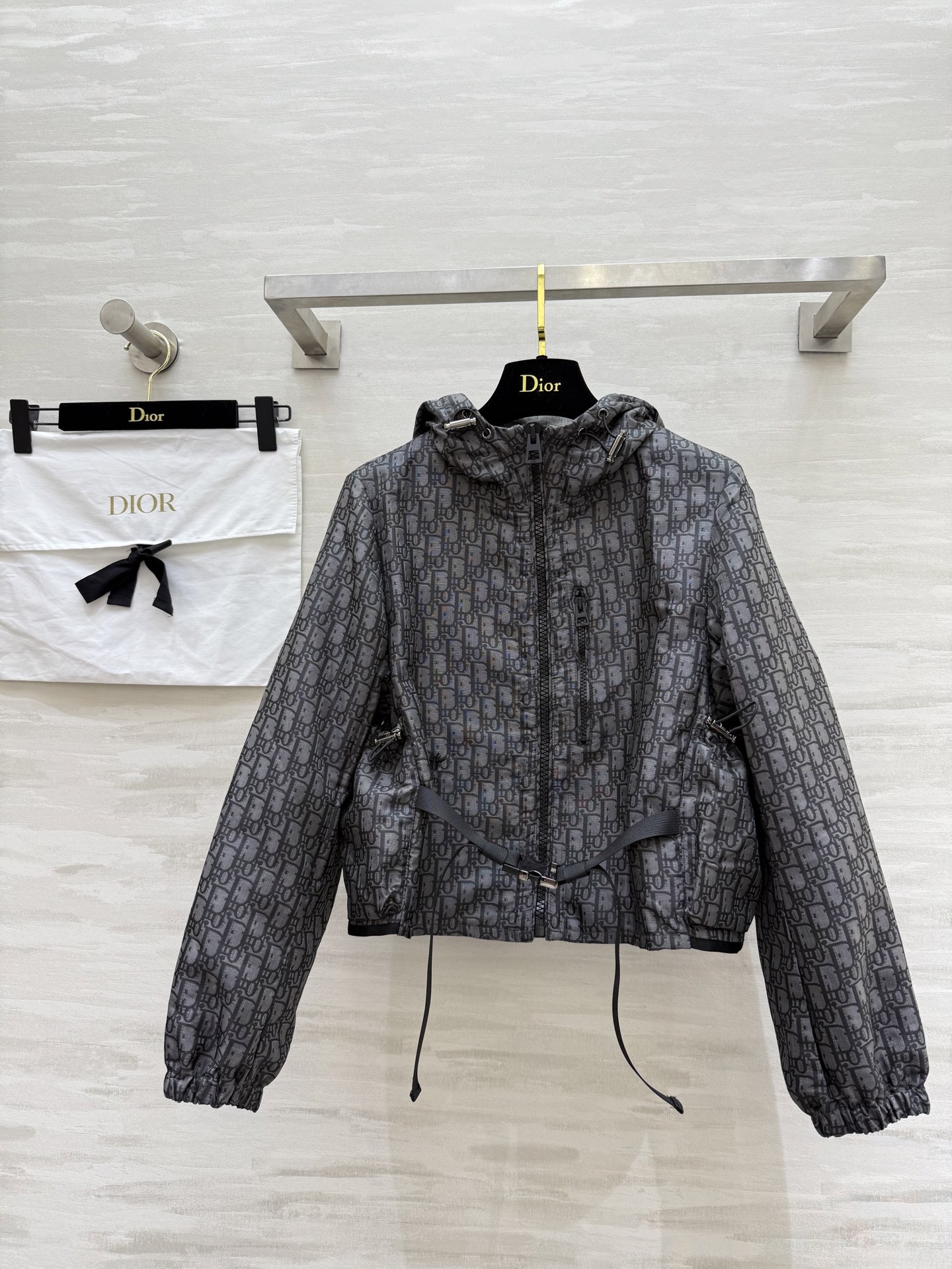 NO:503699,#Dio early autumn new style Oblique short jacket Customized letter jacquard Die logo hardware High quality Spot first-time sizeS/M/L (size s size 104, 48 length), Dior, alexander wang19860909#Dio早秋新款 Oblique 短款冲锋衣 定制字母提花 开模logo五金 高品质 现货首发sizeS/M/L（s码胸围104,衣长48）,,dior,alexander wang,Women's clothing