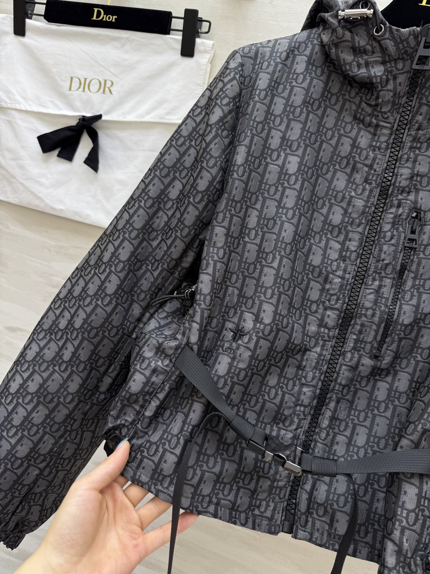 #Dio²⁵早秋新款 Oblique 短款冲锋衣 定制字母提花 开模logo五金 高品质 现货首发siz