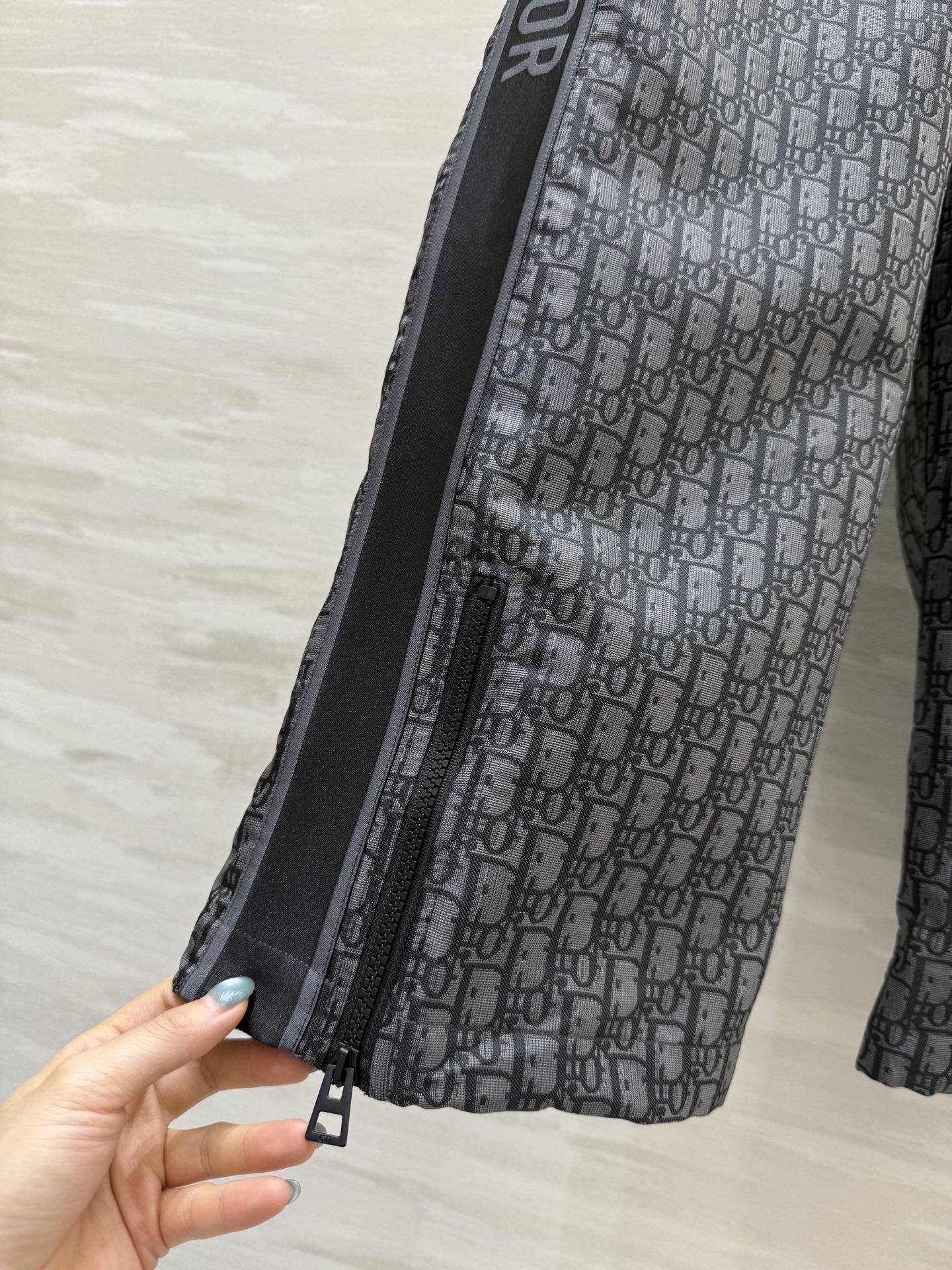 #DIO♡²⁵经典老花休闲裤 进口科技塔夫绸 Oblique 提花面料 彰显运动风范 overzise廓