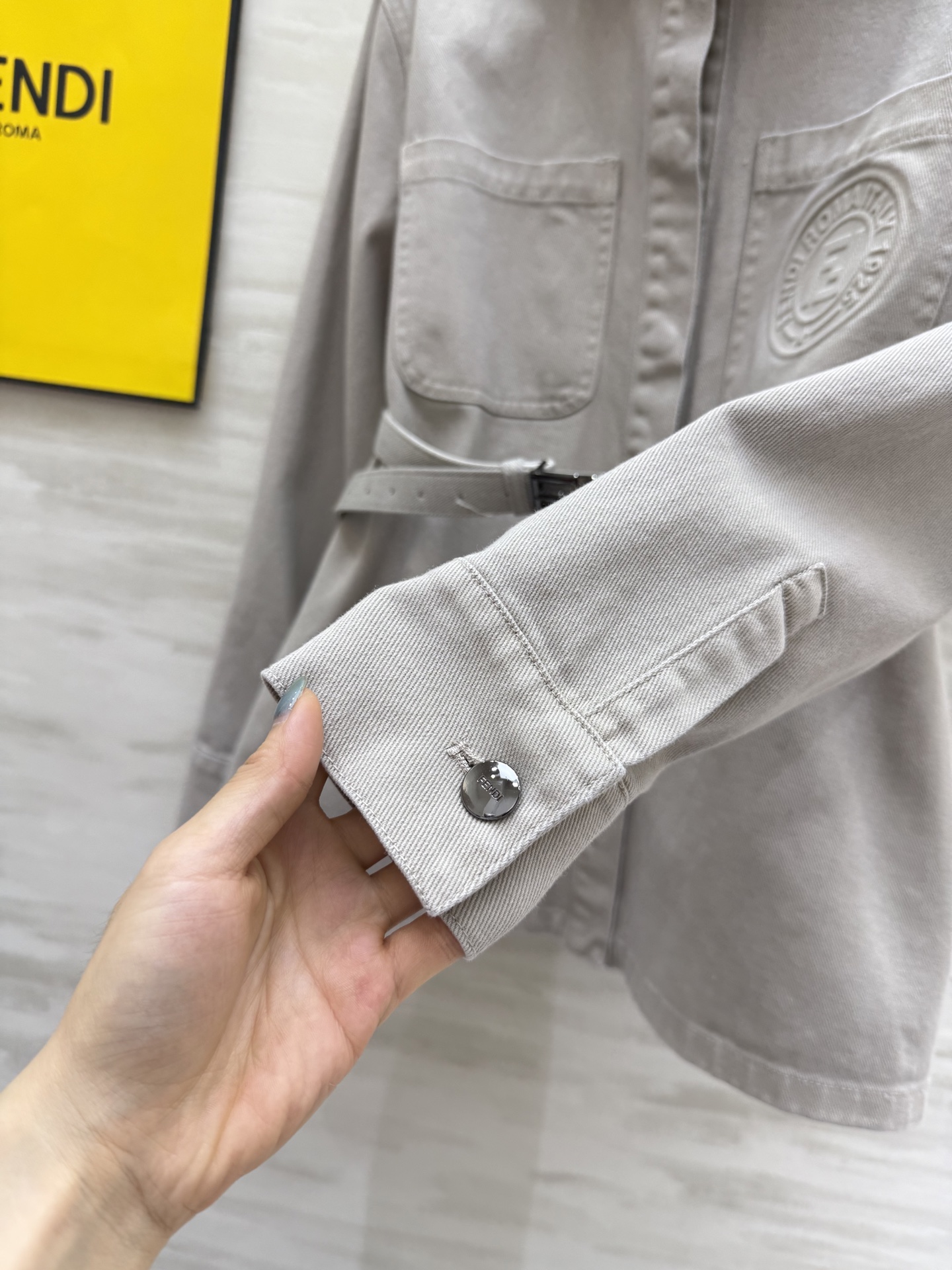 #FEND♡²⁵早秋新款 衬衣式牛仔外套 配送定制腰带精致高级 口袋细节感十足 高品质定制 现货首发si