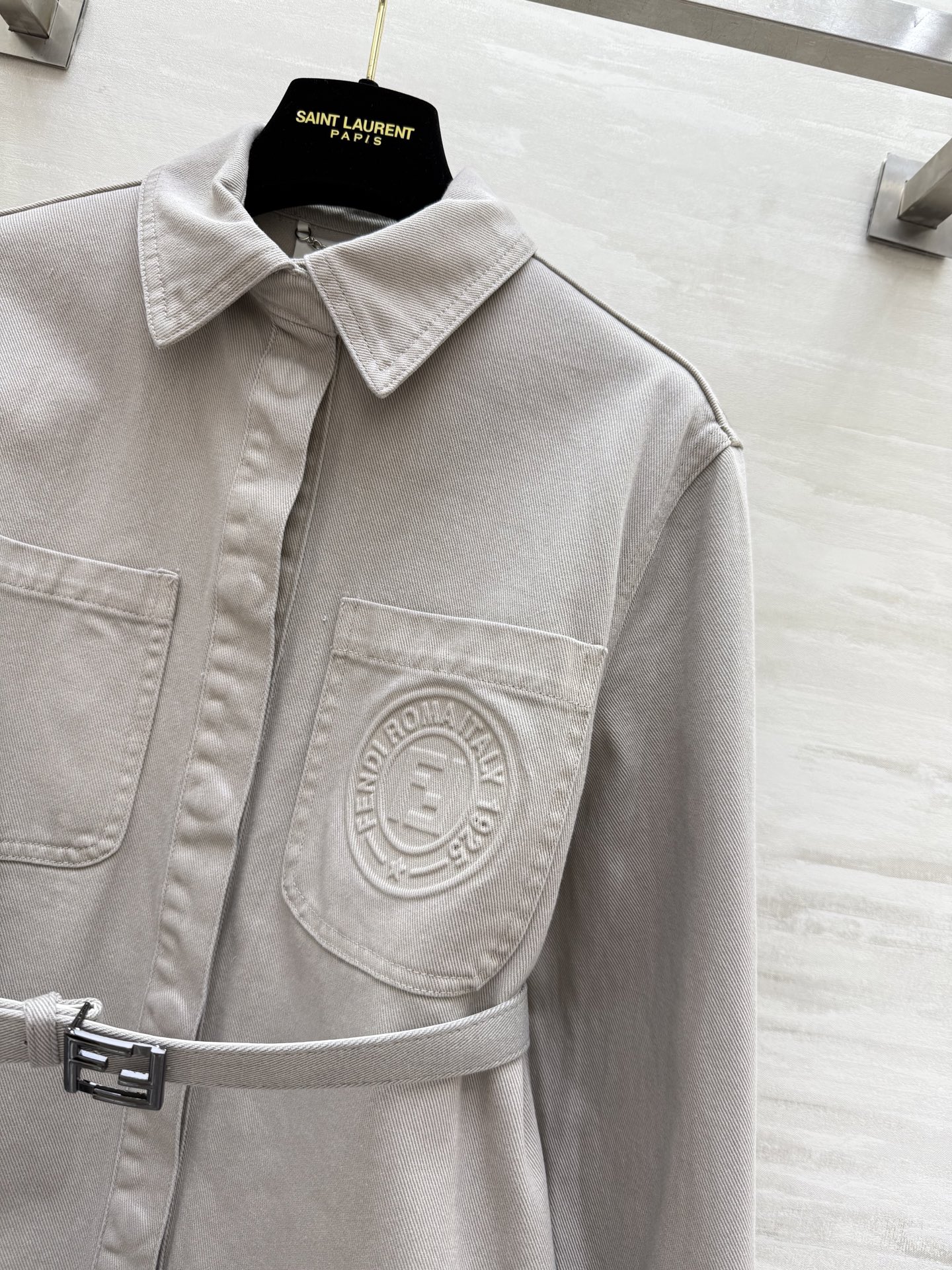 #FEND♡²⁵早秋新款 衬衣式牛仔外套 配送定制腰带精致高级 口袋细节感十足 高品质定制 现货首发si