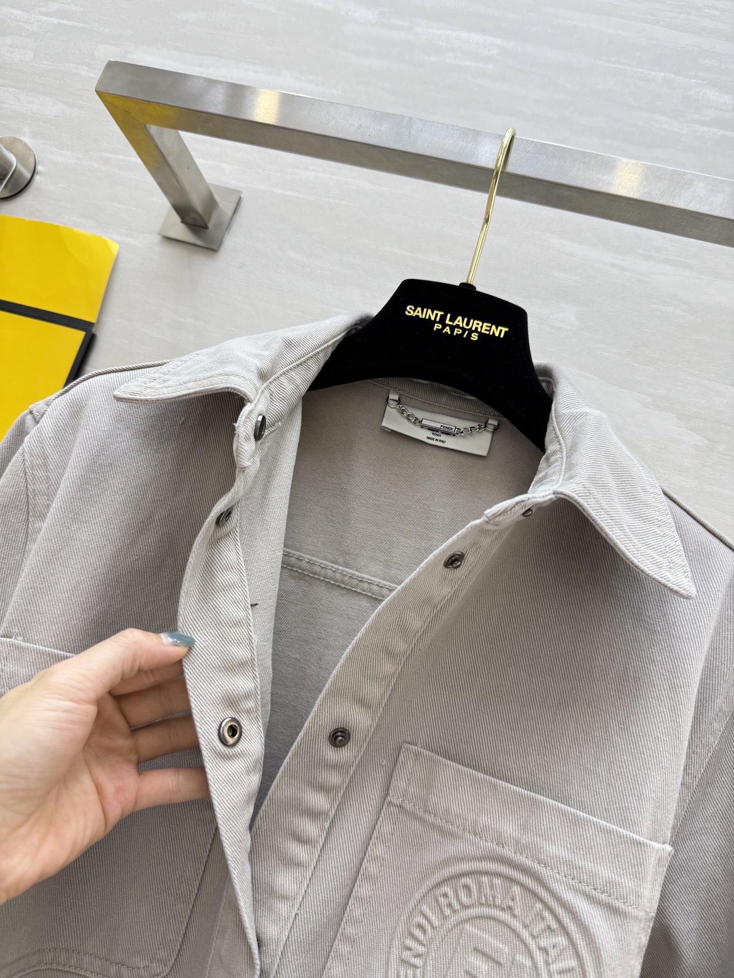 #FEND♡²⁵早秋新款 衬衣式牛仔外套 配送定制腰带精致高级 口袋细节感十足 高品质定制 现货首发si