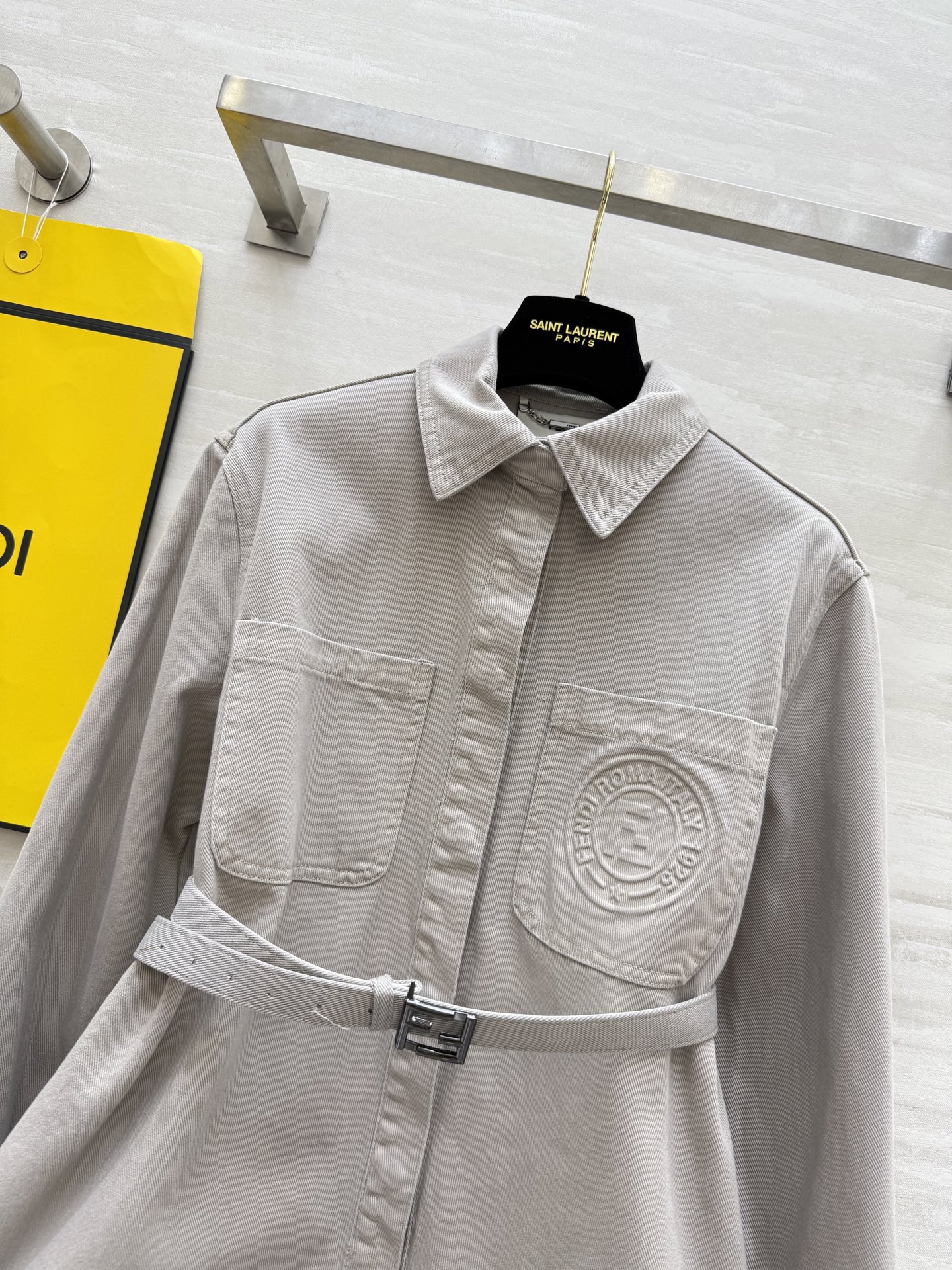 #FEND♡²⁵早秋新款 衬衣式牛仔外套 配送定制腰带精致高级 口袋细节感十足 高品质定制 现货首发si