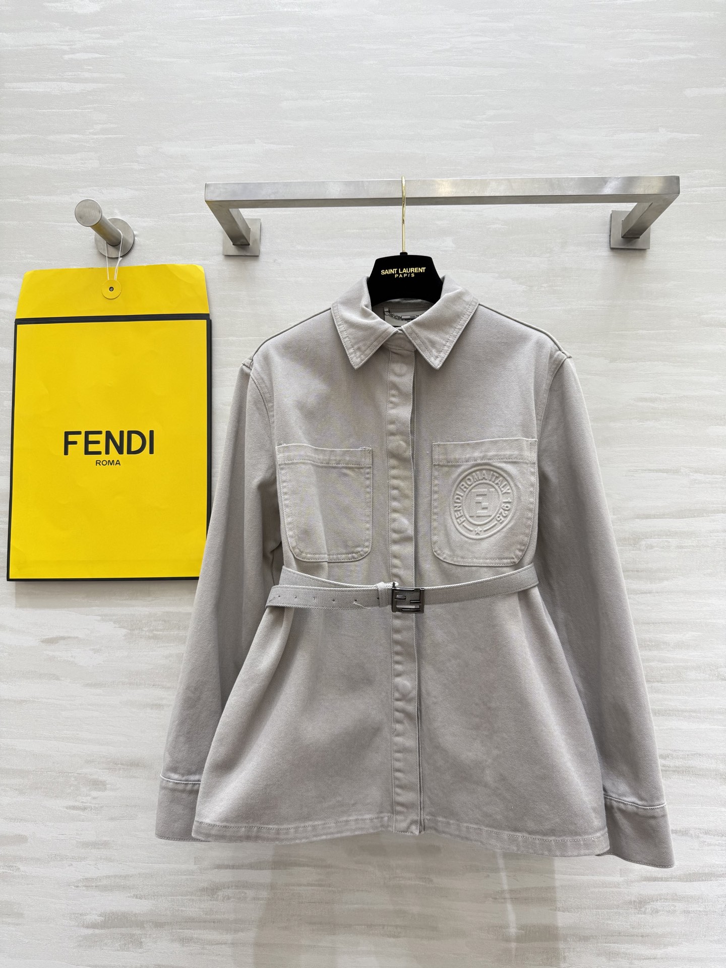 #FEND♡²⁵早秋新款 衬衣式牛仔外套 配送定制腰带精致高级 口袋细节感十足 高品质定制 现货首发si