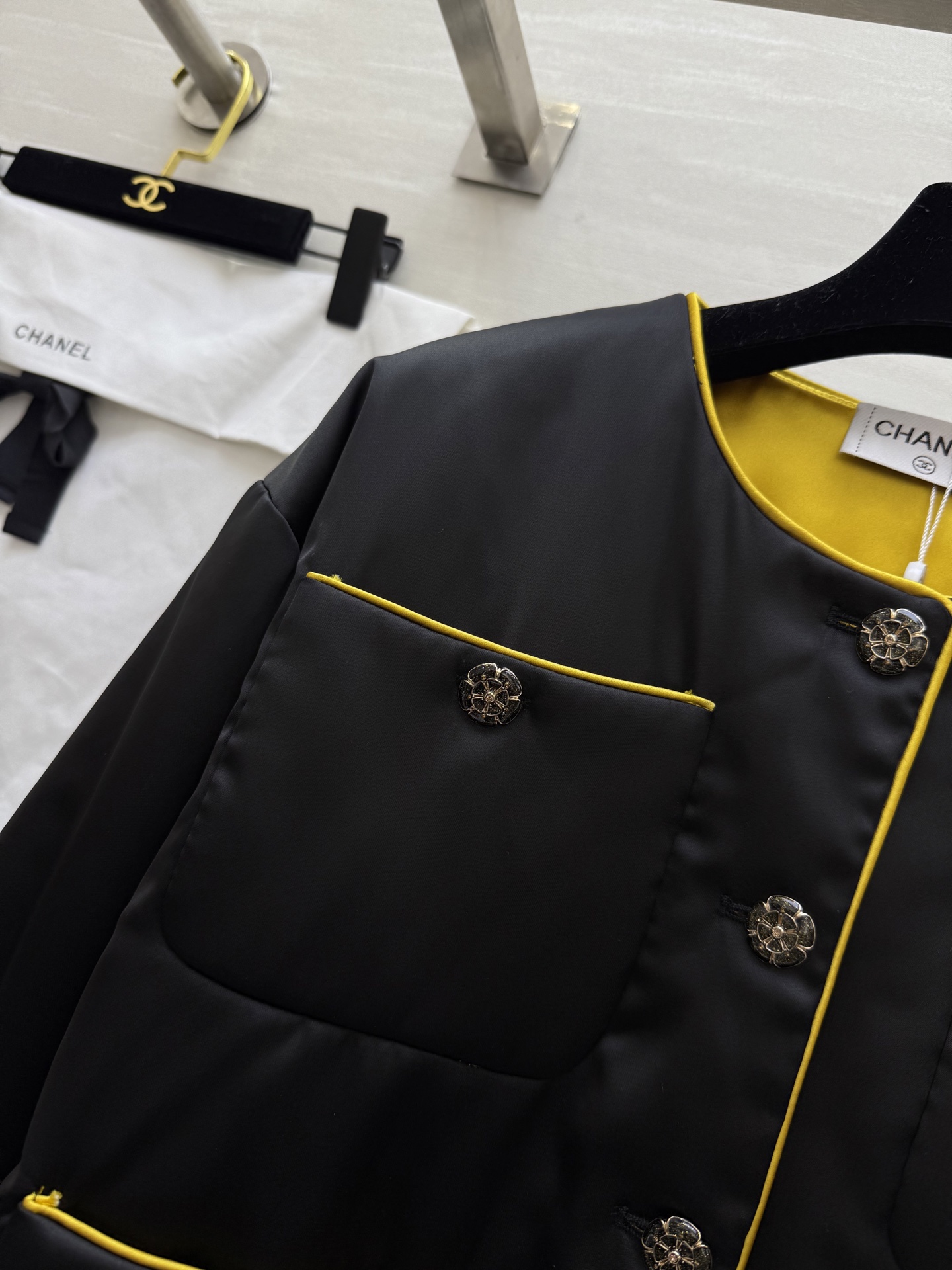 #Chane♡²⁵A高级手工坊 超级爆款 新中式风格薄款棉服 内里金色撞色 奢华缎面亲肤舒适 高品质 现