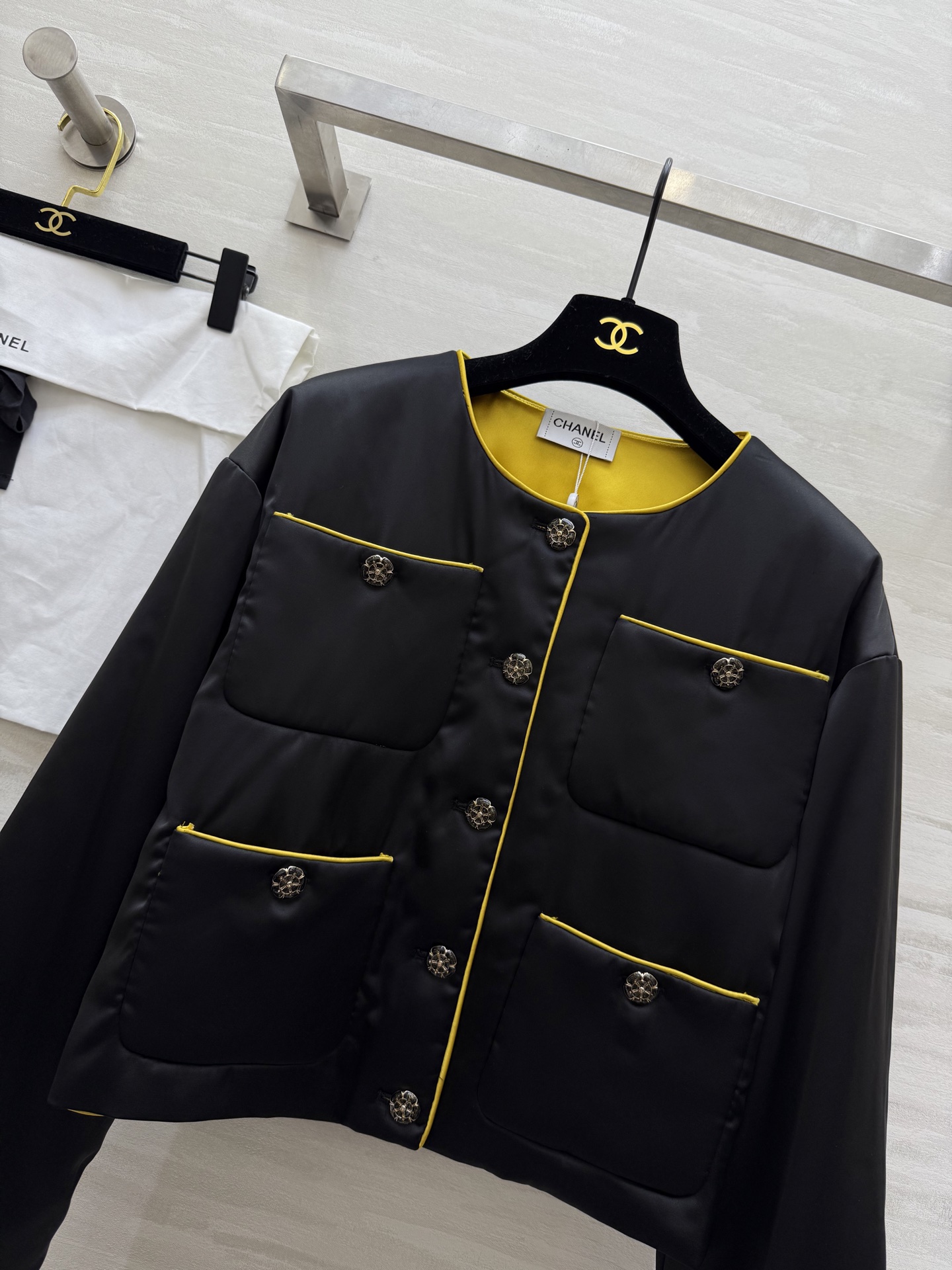 #Chane♡²⁵A高级手工坊 超级爆款 新中式风格薄款棉服 内里金色撞色 奢华缎面亲肤舒适 高品质 现