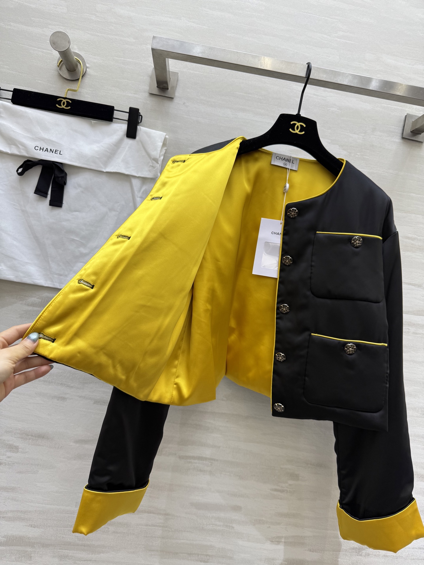 #Chane♡²⁵A高级手工坊 超级爆款 新中式风格薄款棉服 内里金色撞色 奢华缎面亲肤舒适 高品质 现