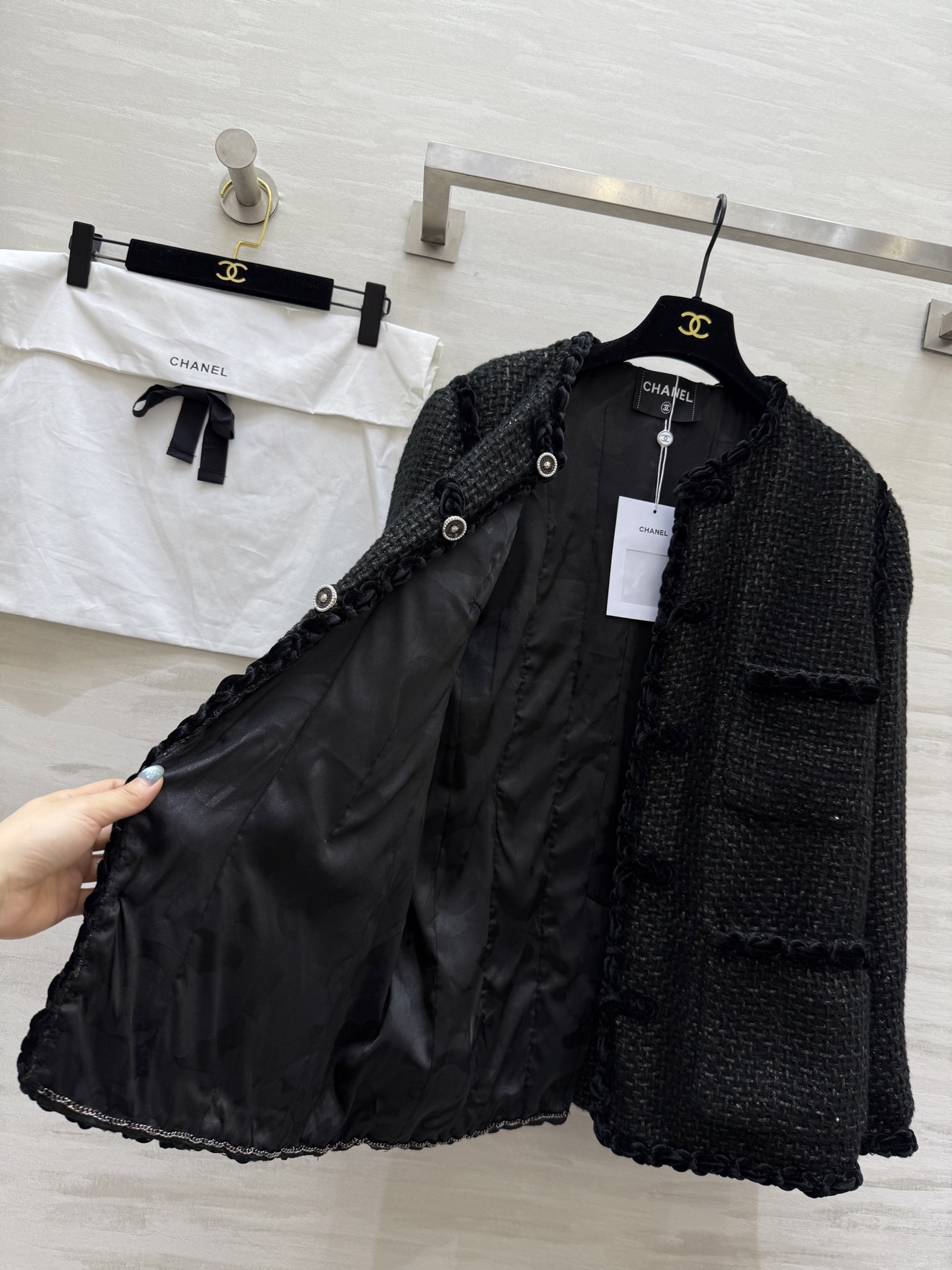 #Chane♡²⁵A 四口袋盘扣滚边花呢廓形外套 面料带细闪 太经典好看 高品质定制 现货来size：3