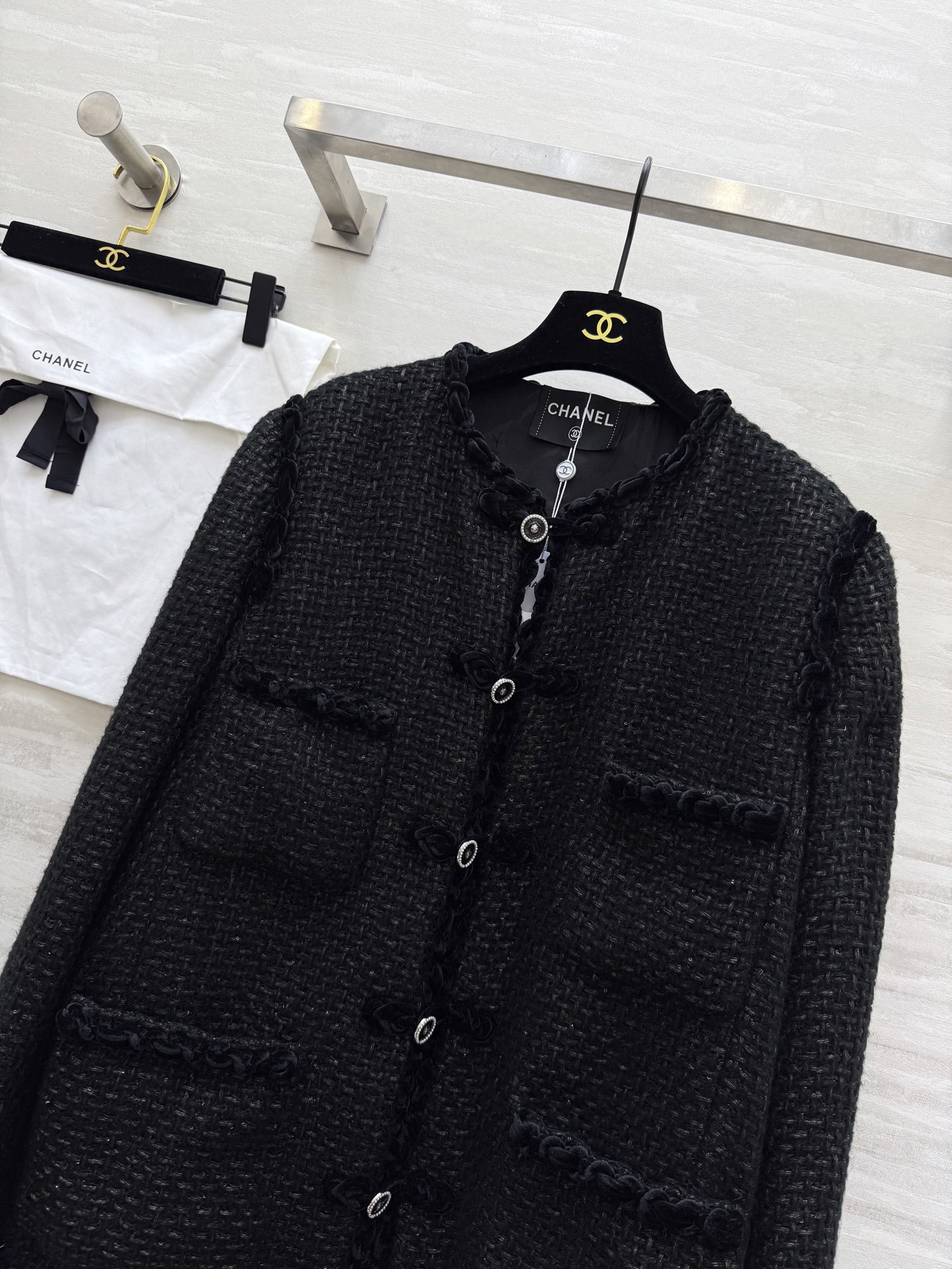 #Chane♡²⁵A 四口袋盘扣滚边花呢廓形外套 面料带细闪 太经典好看 高品质定制 现货来size：3