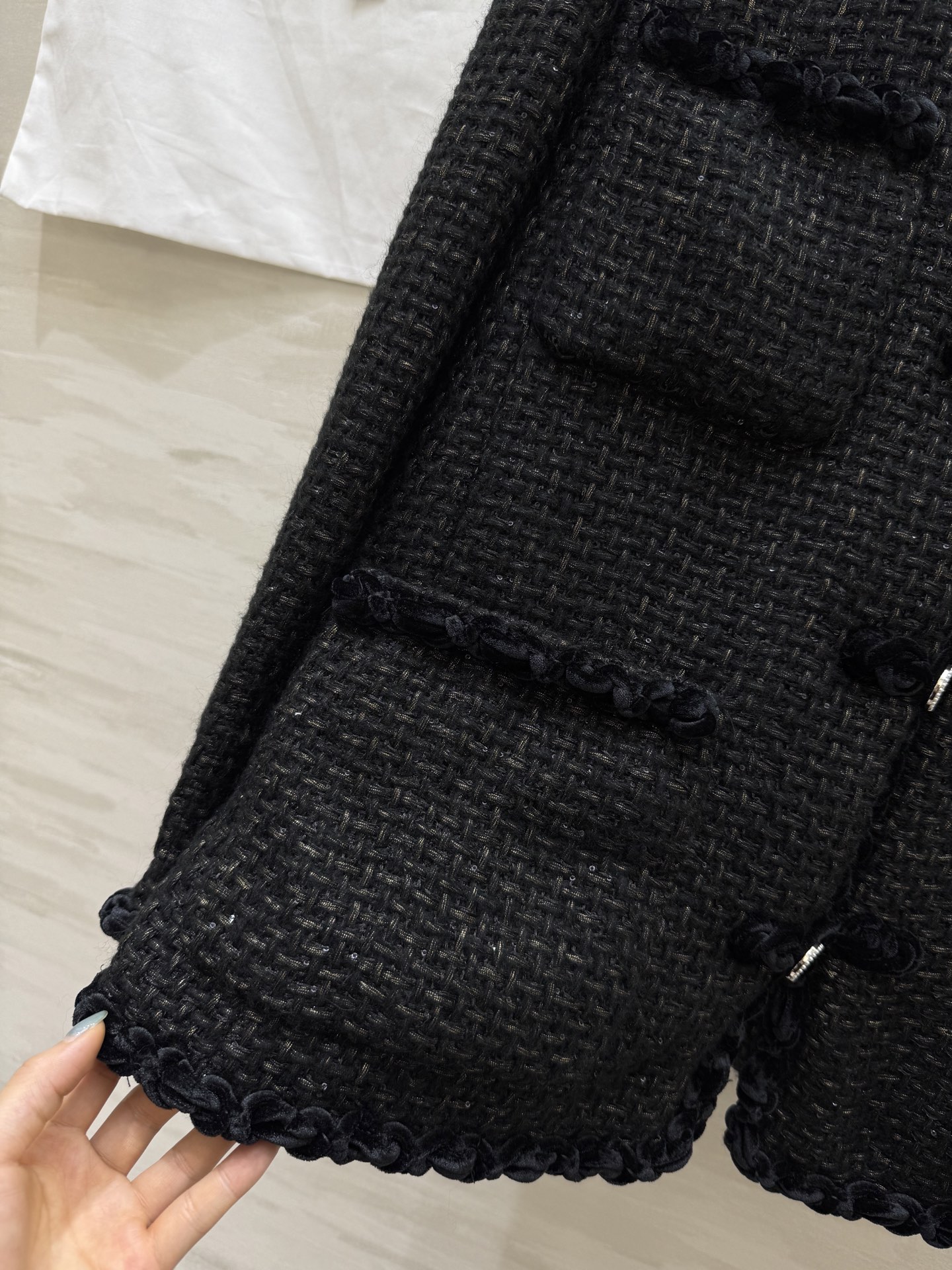 #Chane♡²⁵A 四口袋盘扣滚边花呢廓形外套 面料带细闪 太经典好看 高品质定制 现货来size：3