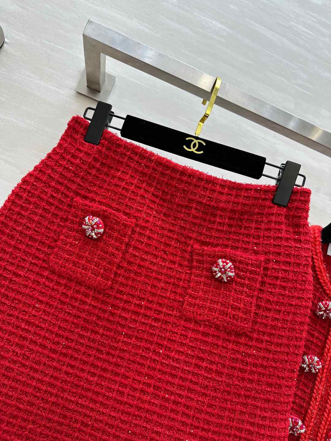 #SP高订 重工贵气感针织套装 小香风针织 经典水钻扣点缀 高腰线设计拉长身材线条比例 勾勒出曼妙的身材