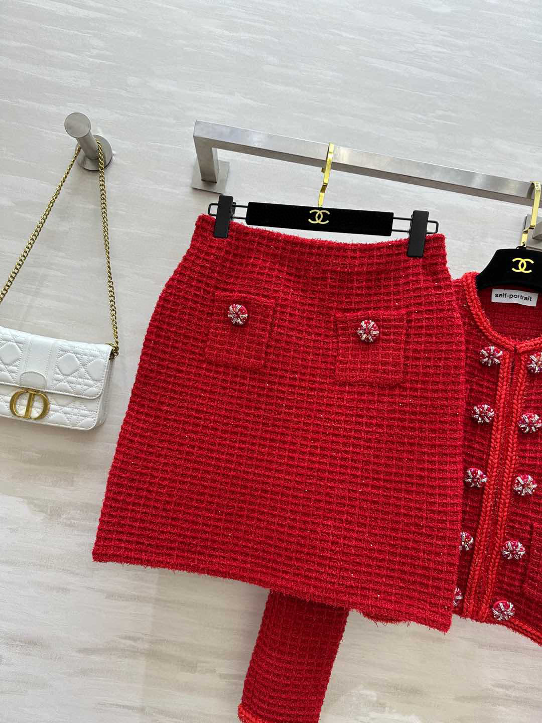 #SP高订 重工贵气感针织套装 小香风针织 经典水钻扣点缀 高腰线设计拉长身材线条比例 勾勒出曼妙的身材