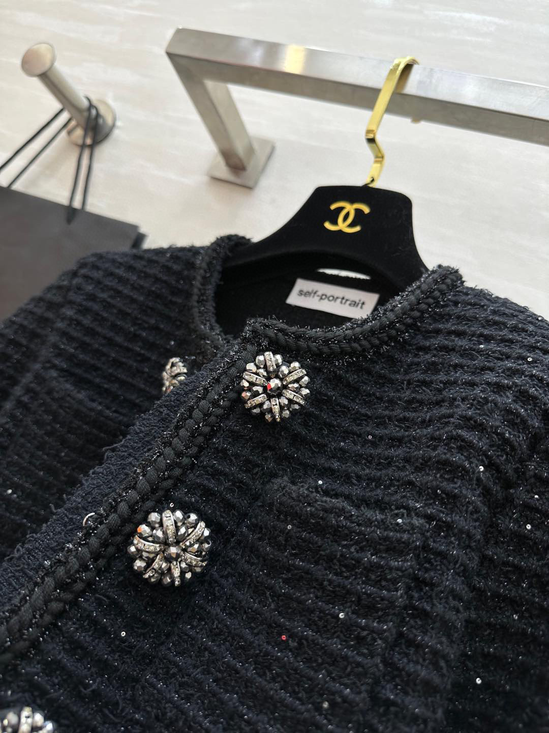 #SP高订 重工贵气感针织套装 小香风针织 经典水钻扣点缀 高腰线设计拉长身材线条比例 勾勒出曼妙的身材