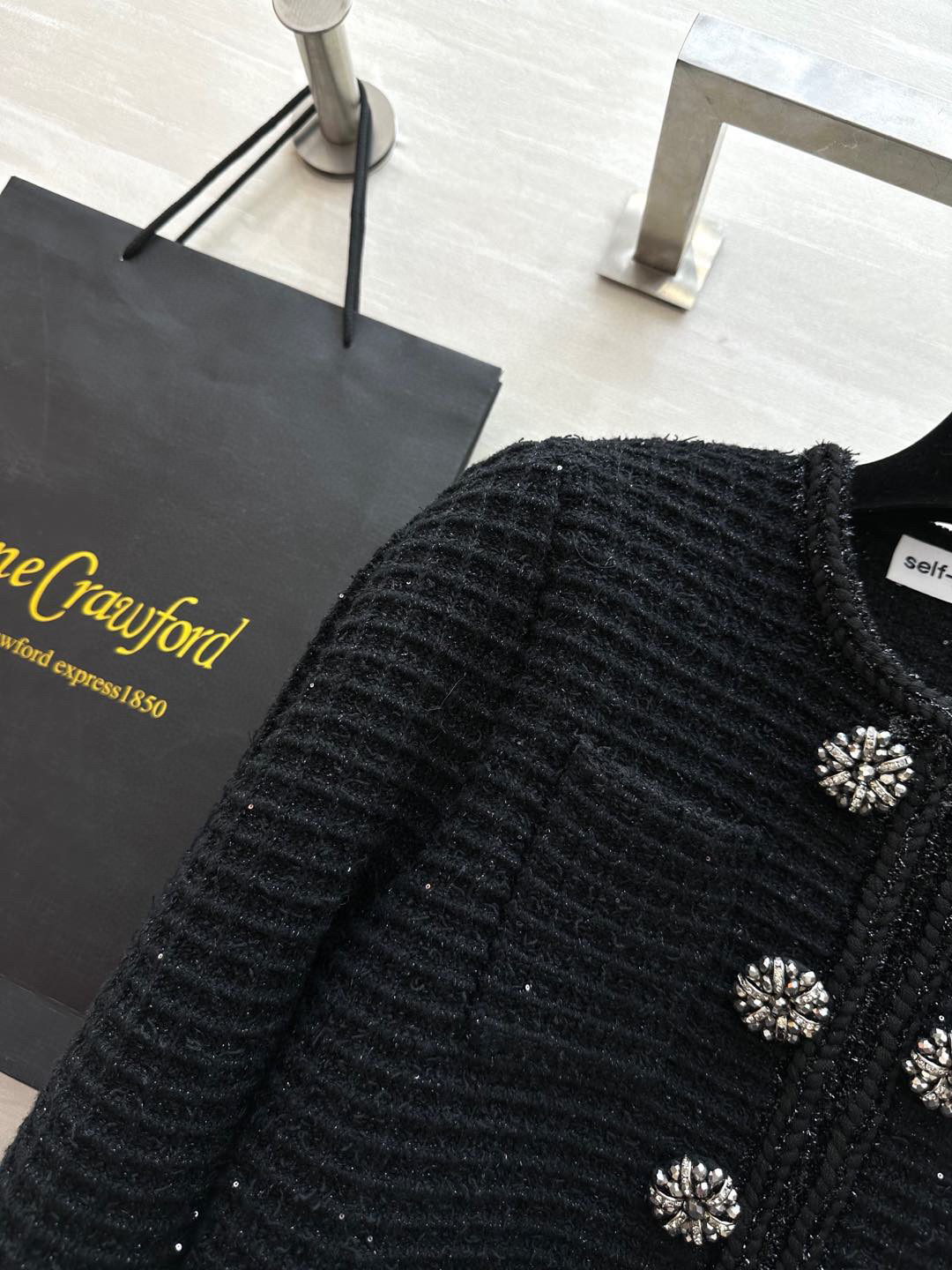 #SP高订 重工贵气感针织套装 小香风针织 经典水钻扣点缀 高腰线设计拉长身材线条比例 勾勒出曼妙的身材