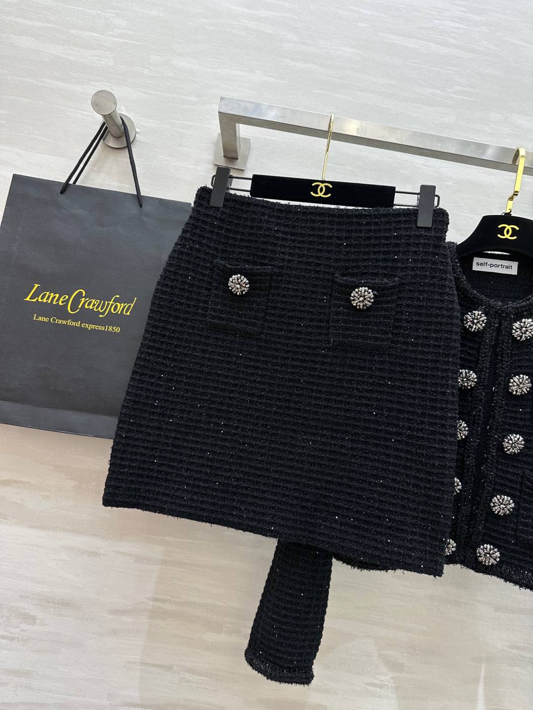 #SP高订 重工贵气感针织套装 小香风针织 经典水钻扣点缀 高腰线设计拉长身材线条比例 勾勒出曼妙的身材