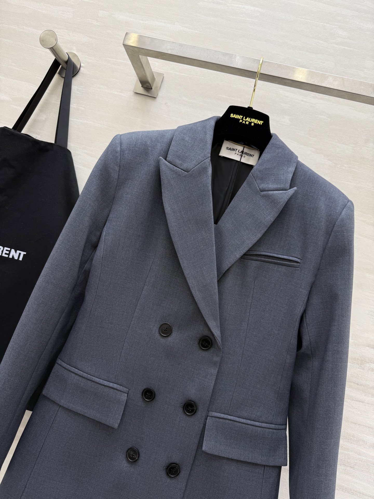 #ysl²⁵秋冬新款 枪驳领羊毛西装外套 定制羊毛西装面料 高品质定制 现货来size：S/M/L/XL