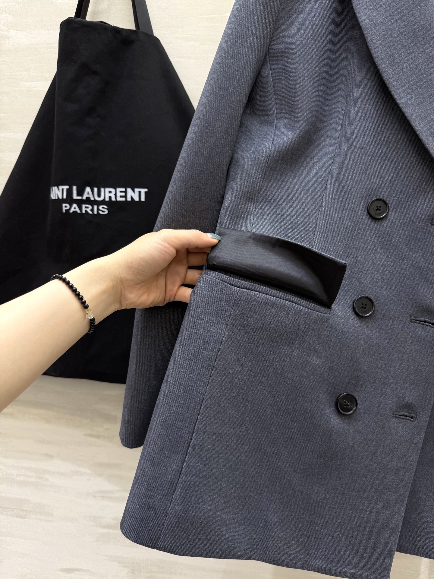 #ysl²⁵秋冬新款 枪驳领羊毛西装外套 定制羊毛西装面料 高品质定制 现货来size：S/M/L/XL