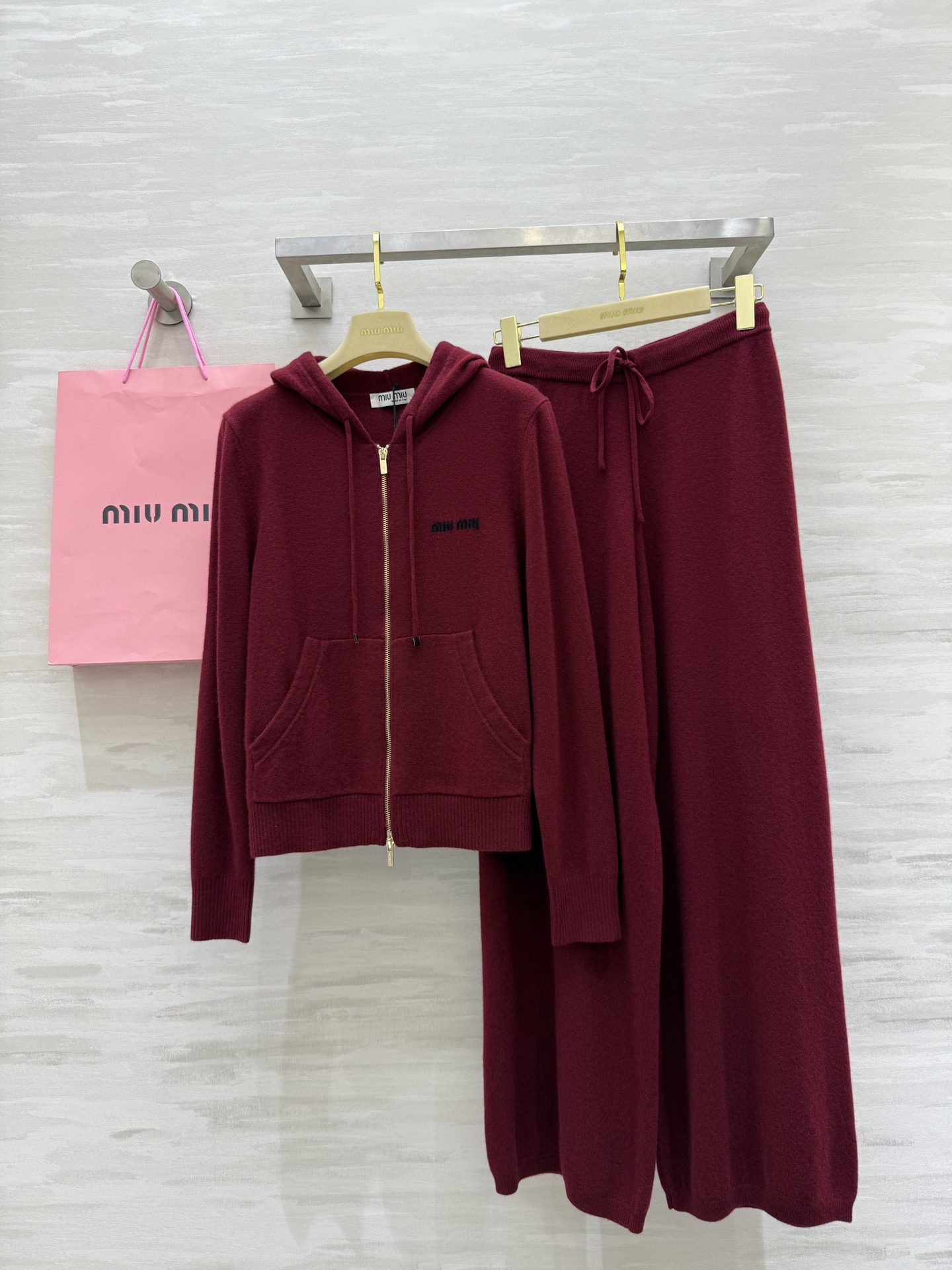 NO:505535,#Miumi autumn and winter new wool casual set high quality customization spot sizeS/M/L (Size S shoulder width 37, bust 94, length 52, waist 64, hip 94, length 98),,miumiu,alexander wang19860909#Miumi秋冬新款 羊毛休闲套装 高品质定制 现货来sizeS/M/L（ S码肩宽37,胸围94,衣长52,腰围64,臀围94,衣长98）,,miumiu,alexander wang,Women's clothing