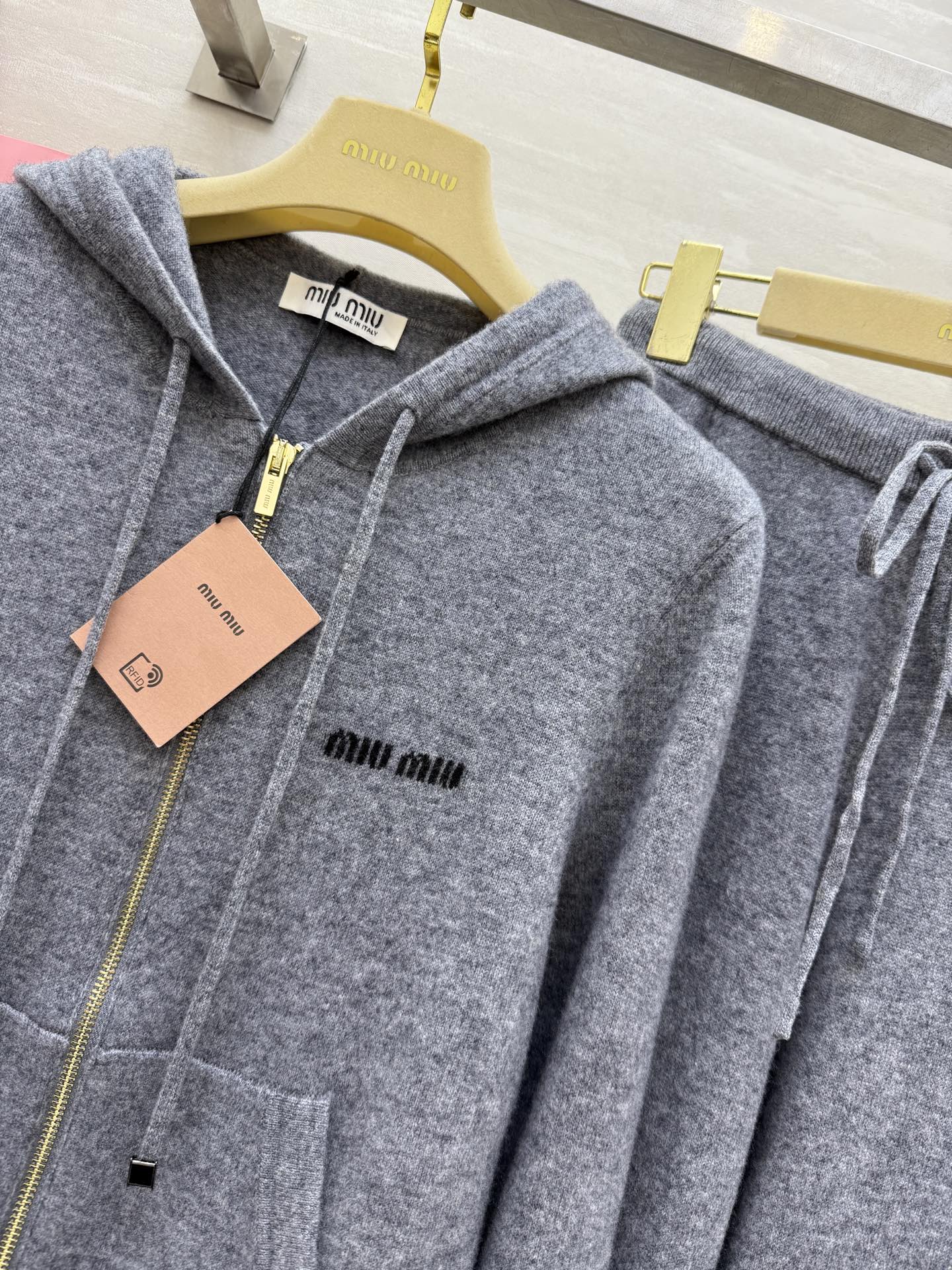 #Miumi♡²⁵秋冬新款 羊毛休闲套装 高品质定制 现货来size：S/M/L（ S码肩宽：37，胸围