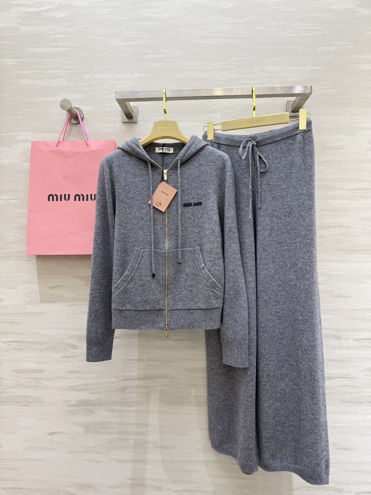 NO:505611,19860909#Miumi秋冬新款 羊毛休闲套装 高品质定制 现货来sizeS/M/L（ S码肩宽37,胸围94,衣长52,腰围64,臀围94,衣长98）,,miumiu,alexander wang,Women's clothing