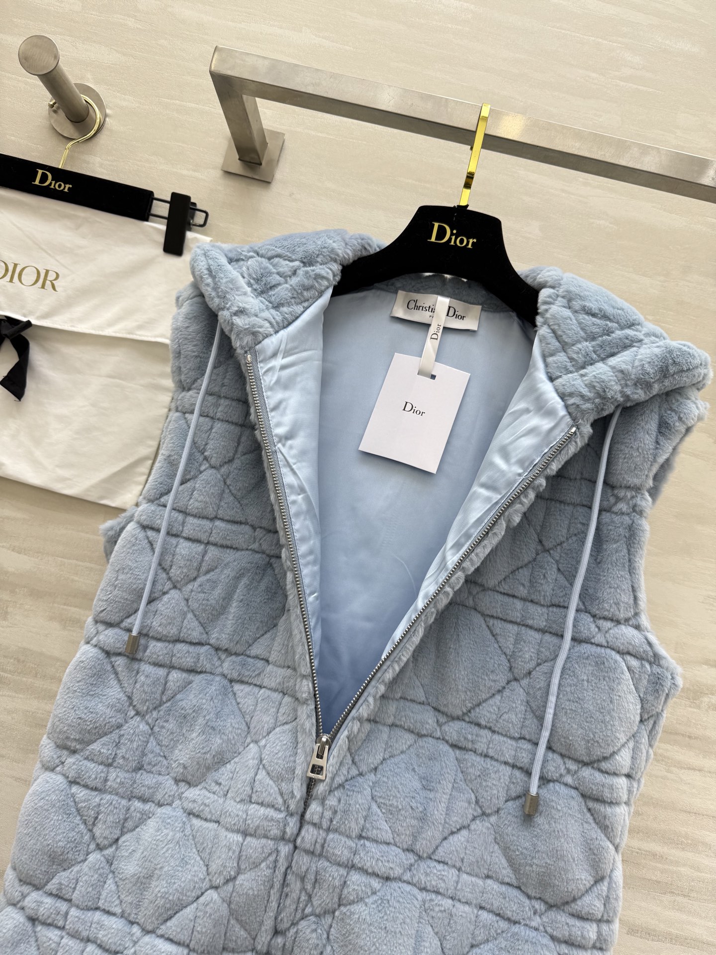 #DIO♡²⁵秋冬新款 环保毛连帽马甲外套 经典戴妃格纹 Baby蓝超好看超显白 高品质定制 现货首发s