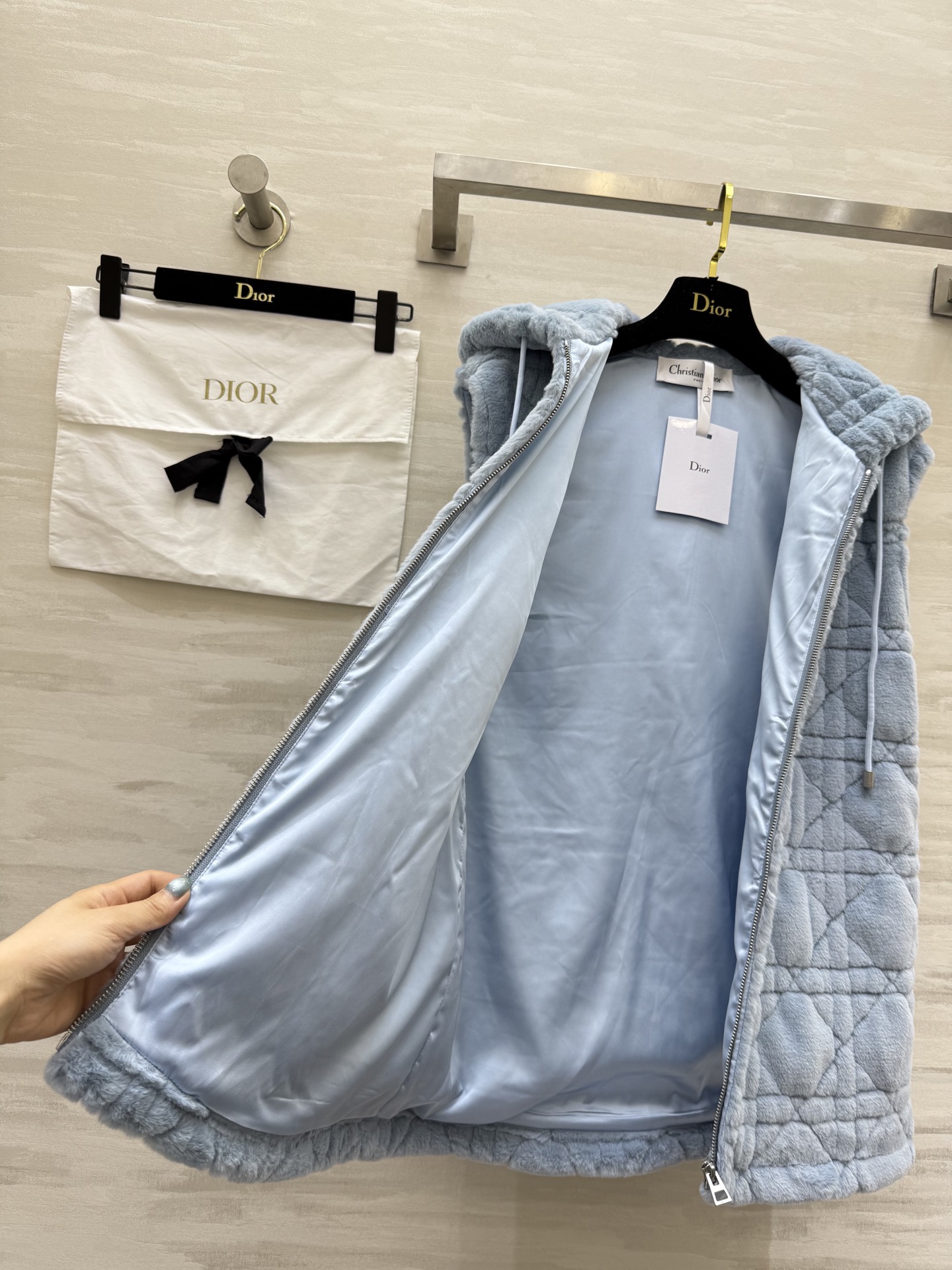 #DIO♡²⁵秋冬新款 环保毛连帽马甲外套 经典戴妃格纹 Baby蓝超好看超显白 高品质定制 现货首发s