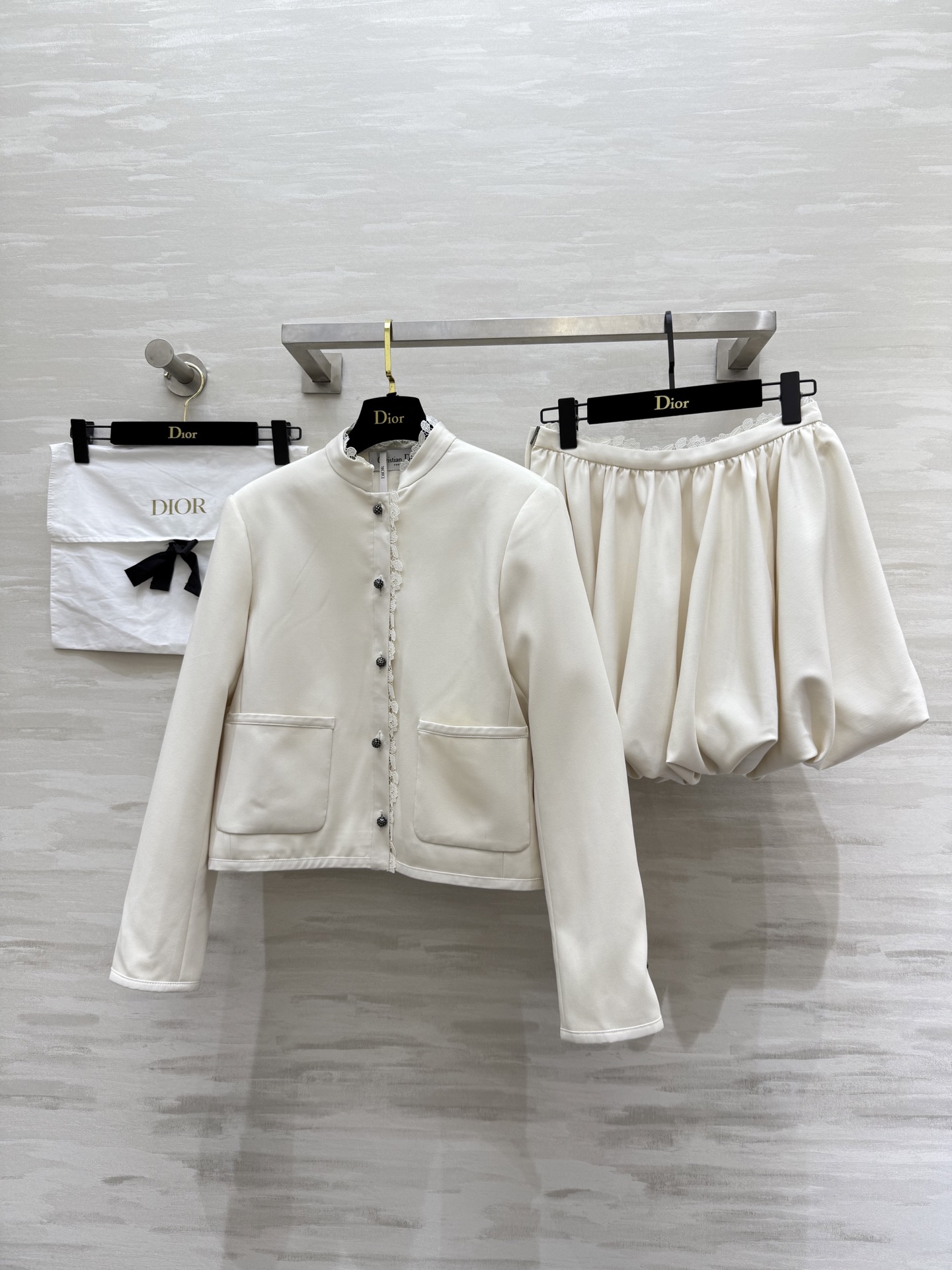 NO:505654,Jacket, Skirt #DIO Early Autumn New Style Customized CD Buckles Exquisite and Premium High Quality Spot Size36/38/40 (36 size shoulder width 38, bust 94, 50 length 50, skirt waist 64, skirt length 40, dior, skirt 40, jackets & coats, alexander wang19860909外套,半裙#DIO早秋新款 定制CD扣精致高级 高品质 现货来size36/38/40（36码肩宽38,胸围94,衣长50,半裙腰围64,裙长40,,dior,skirts,jackets & coats,alexander wang,Women's clothing