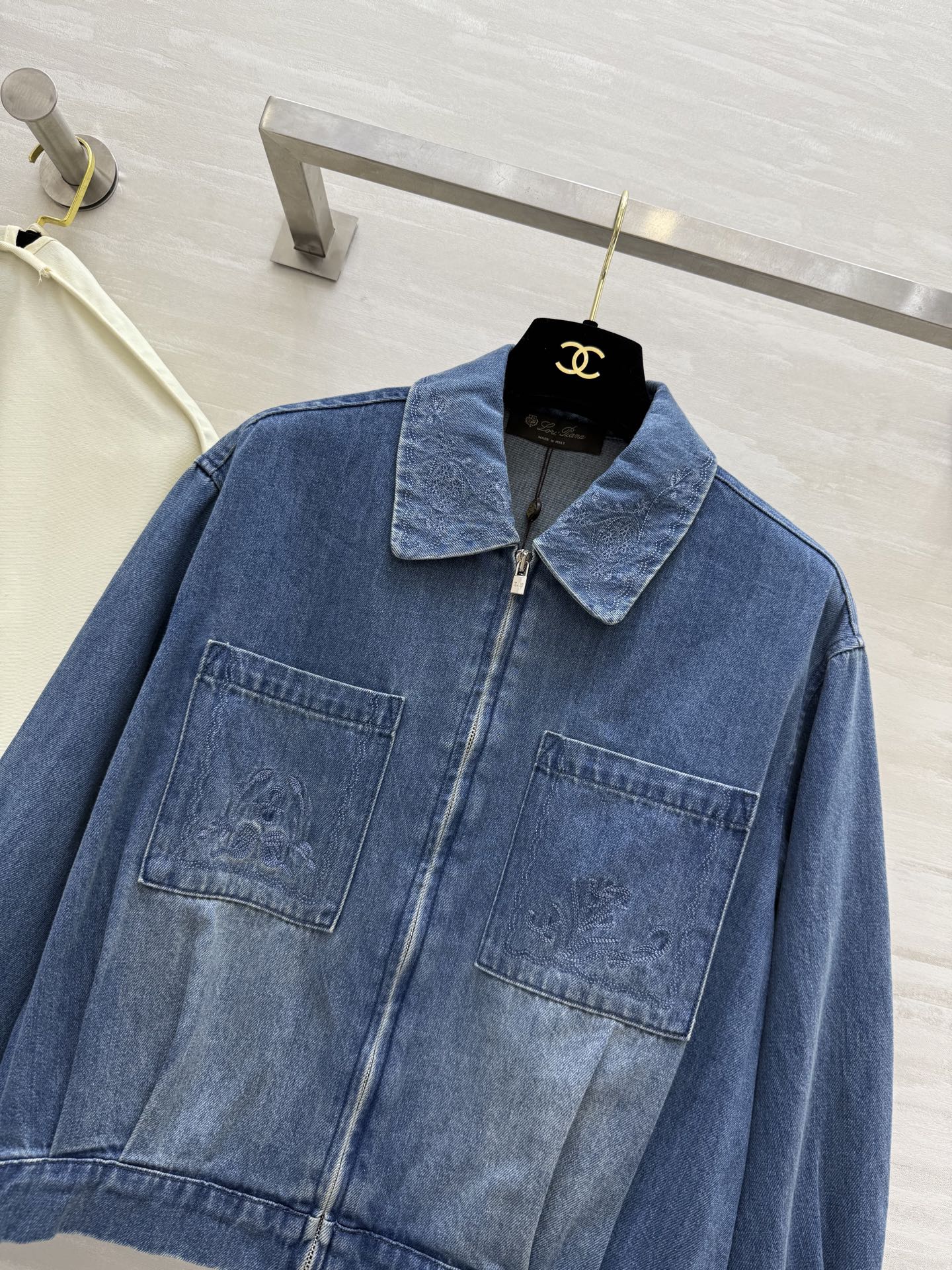 #Loro Piana穿搭 | 重工刺绣🪡牛仔夹克外套 高品质定制 现货首发size：S/M/L（s码胸