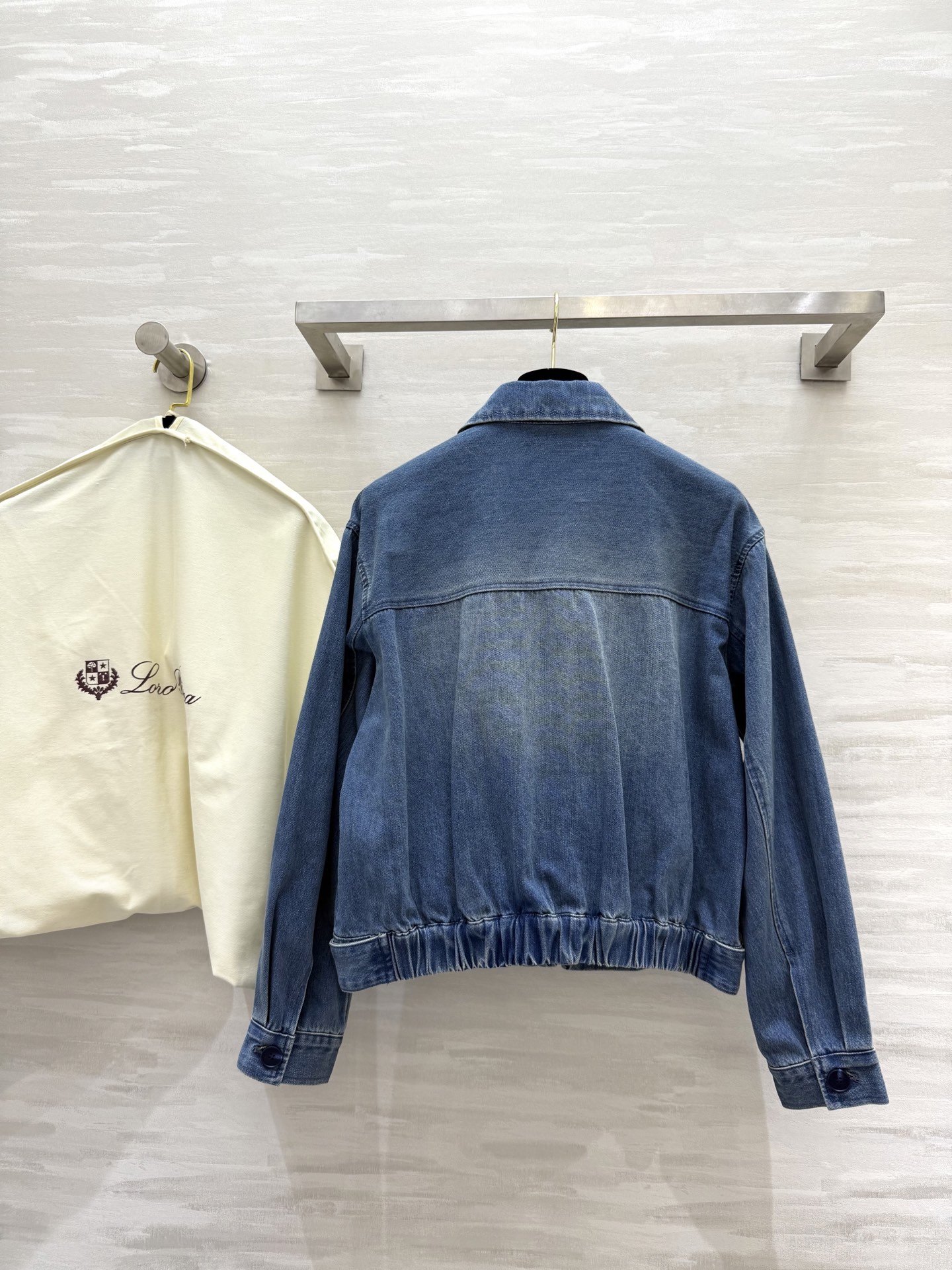 #Loro Piana穿搭 | 重工刺绣🪡牛仔夹克外套 高品质定制 现货首发size：S/M/L（s码胸