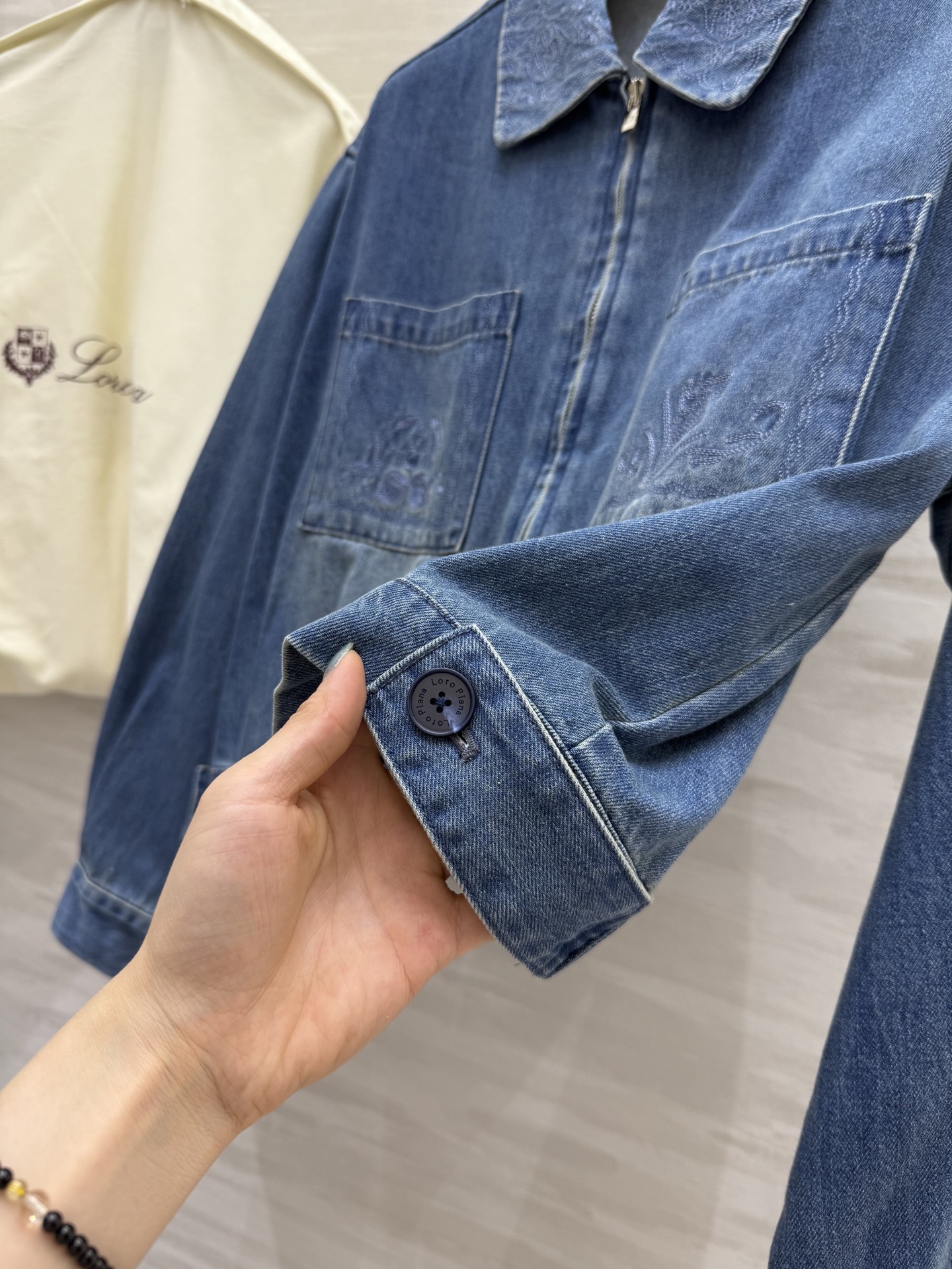 #Loro Piana穿搭 | 重工刺绣🪡牛仔夹克外套 高品质定制 现货首发size：S/M/L（s码胸