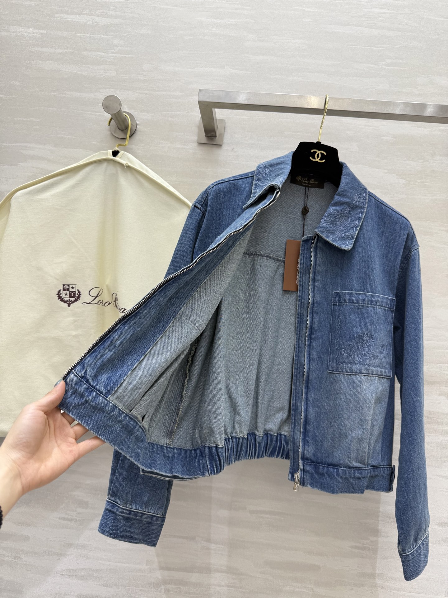 #Loro Piana穿搭 | 重工刺绣🪡牛仔夹克外套 高品质定制 现货首发size：S/M/L（s码胸