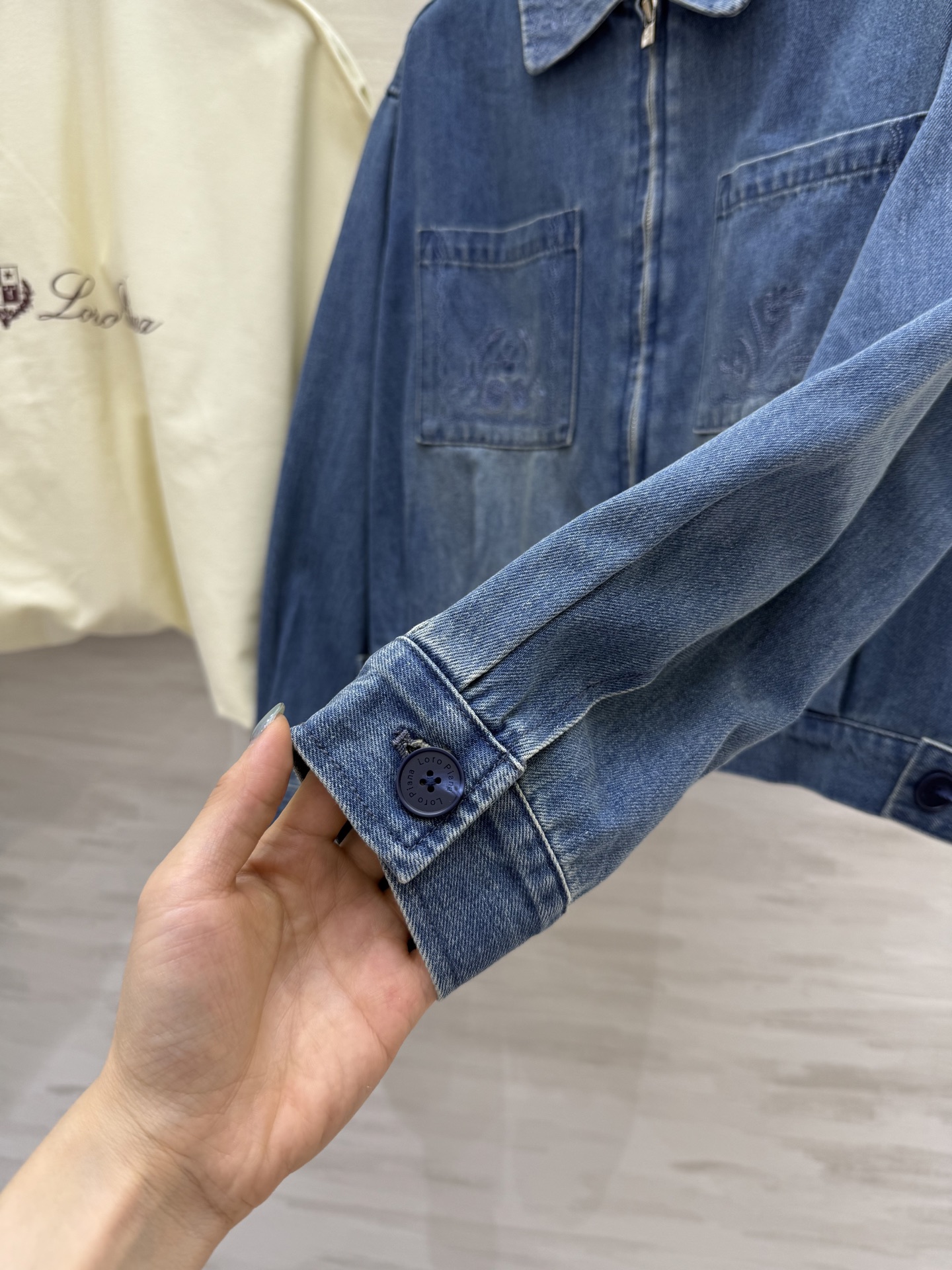 #Loro Piana穿搭 | 重工刺绣🪡牛仔夹克外套 高品质定制 现货首发size：S/M/L（s码胸