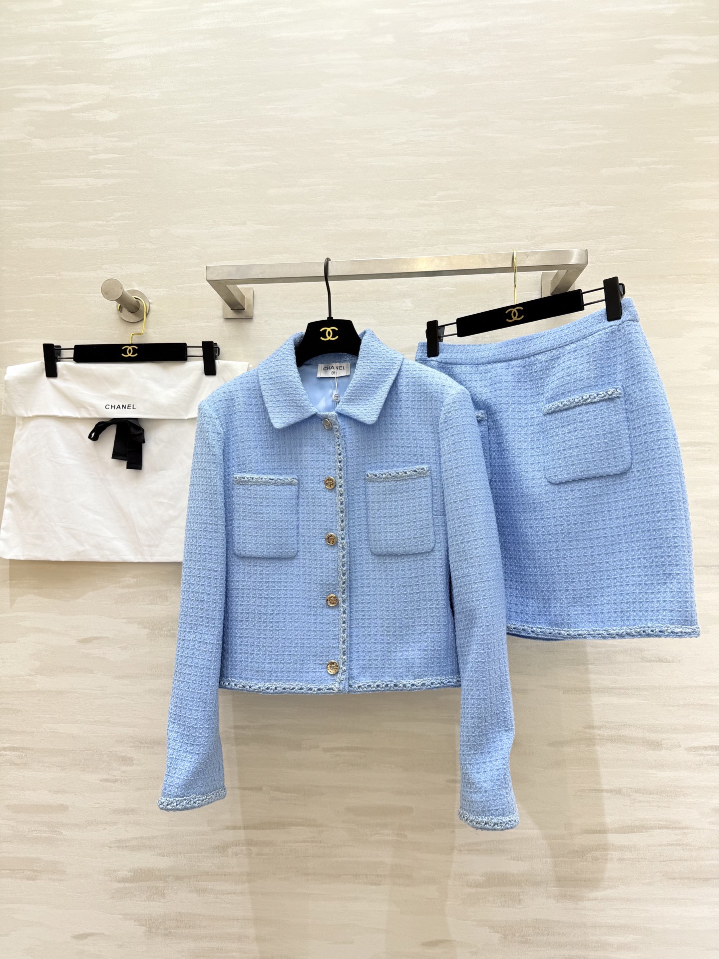 NO:506404,Jacket, Skirt.#ChaneBbaby Blue Series Temperature Soft Tweed Weaving Fabric High Quality Customized Spot First-time Size36/38/40 (36 size shoulder width 40, bust 98, 48 length 48, waist 68, hip 92, skirt length 44), Chanel, skirt 95, jackets & coats, alexander wang19860909外套,半裙.#ChaneBbaby蓝系列 气质软花呢编织面料 高品质定制 现货首发size36/38/40（ 36码肩宽40,胸围98,衣长48,腰围68,臀围92,裙长44）,,chanel,skirts,jackets & coats,alexander wang,Women's clothing