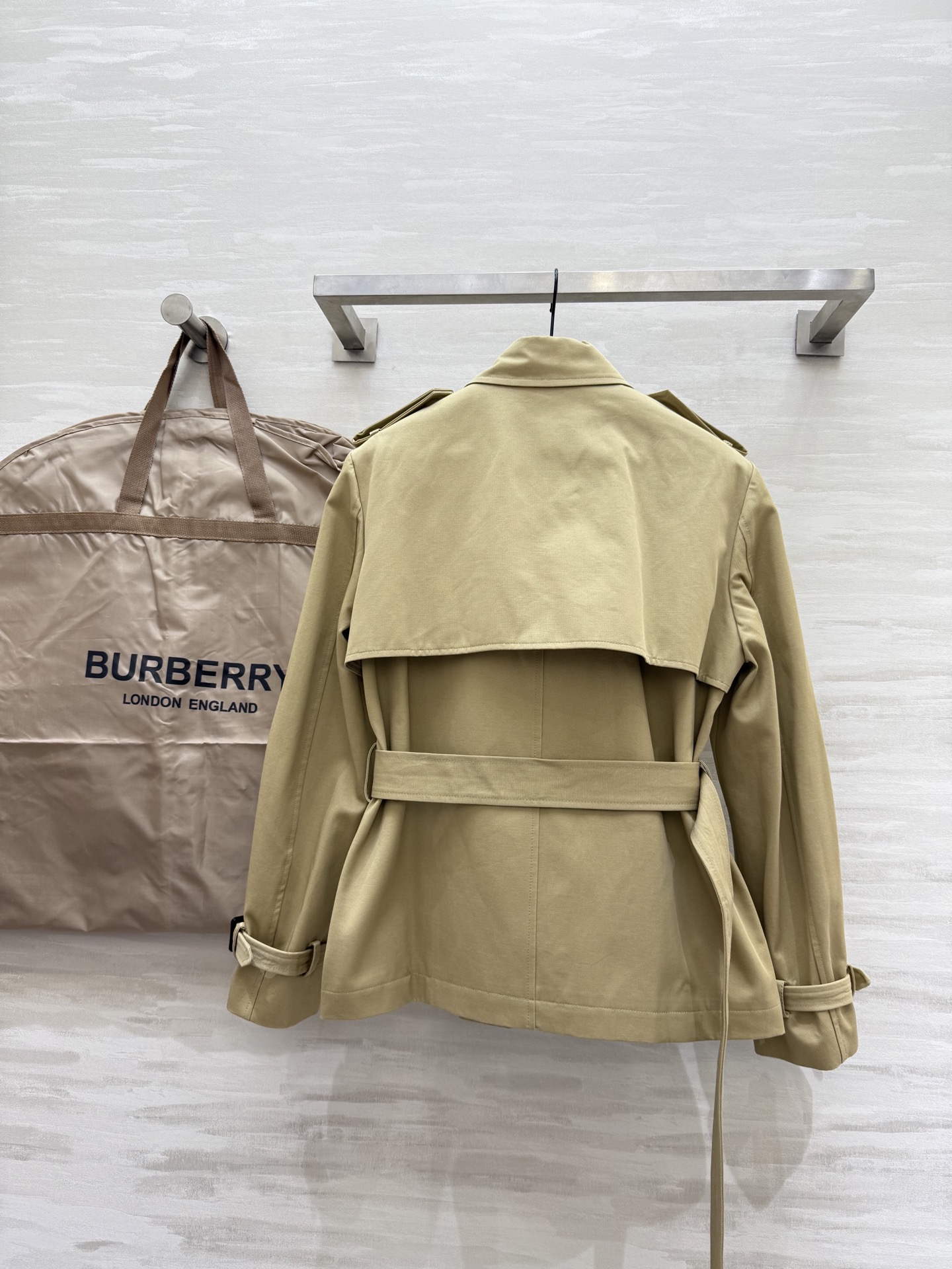 #Burberr♡²⁵早秋限定新款 英伦风 风衣外套 高品质定制 现货首发size：S/M/L（s码肩宽