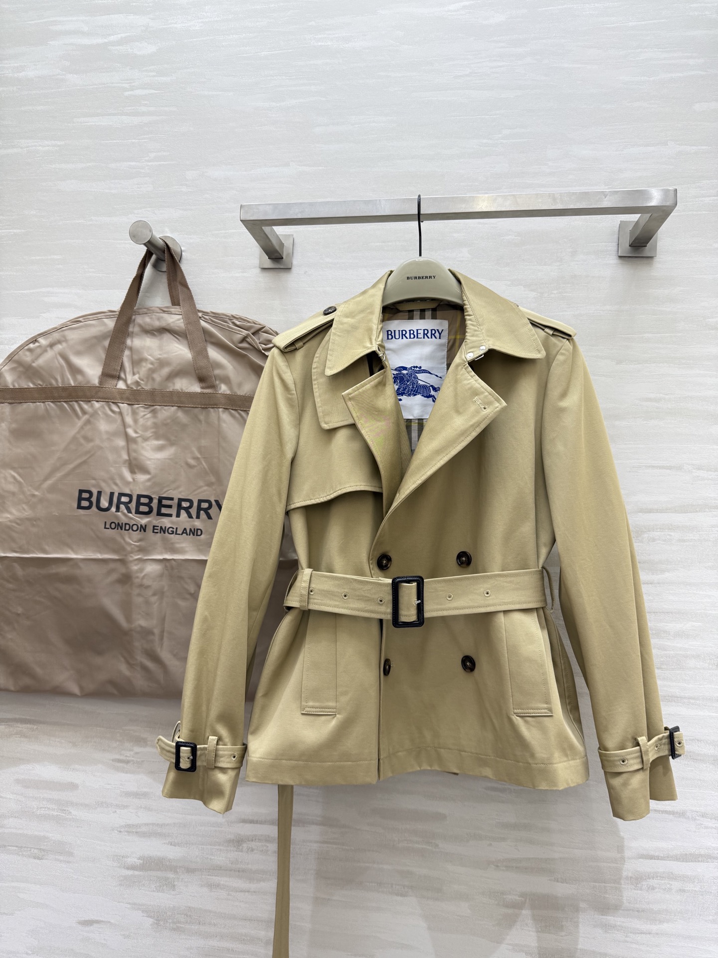 #Burberr♡²⁵早秋限定新款 英伦风 风衣外套 高品质定制 现货首发size：S/M/L（s码肩宽