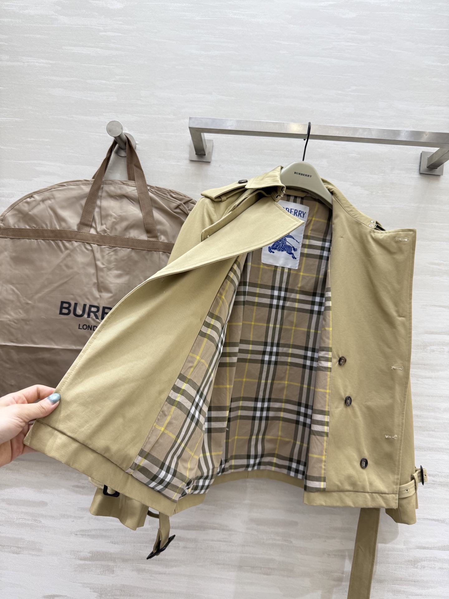 #Burberr♡²⁵早秋限定新款 英伦风 风衣外套 高品质定制 现货首发size：S/M/L（s码肩宽