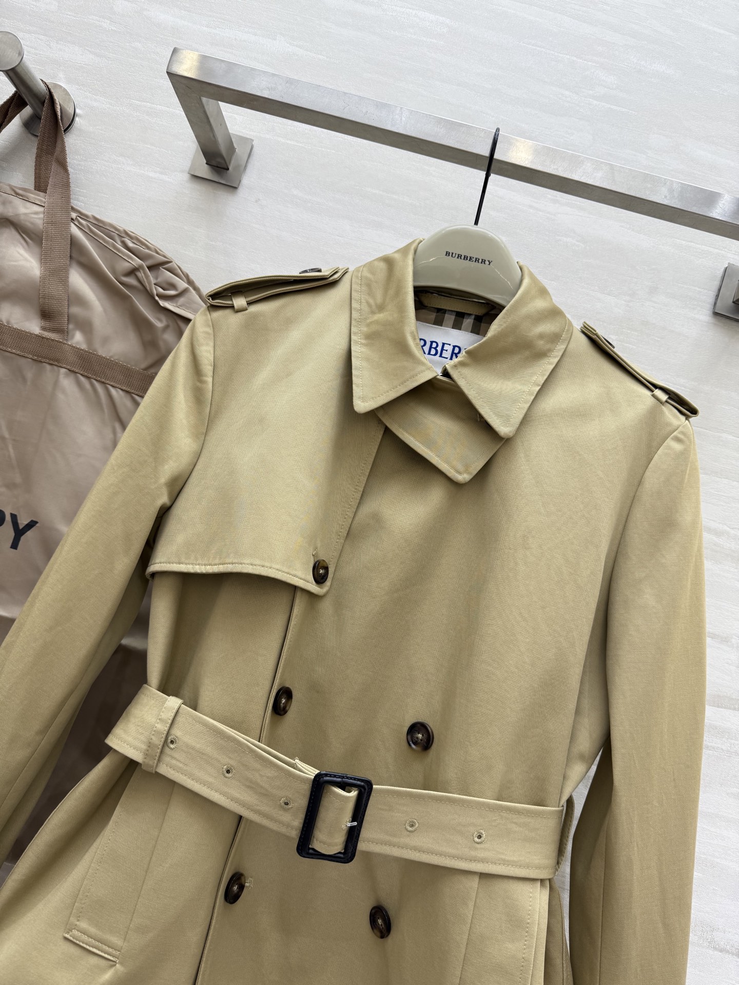 #Burberr♡²⁵早秋限定新款 英伦风 风衣外套 高品质定制 现货首发size：S/M/L（s码肩宽