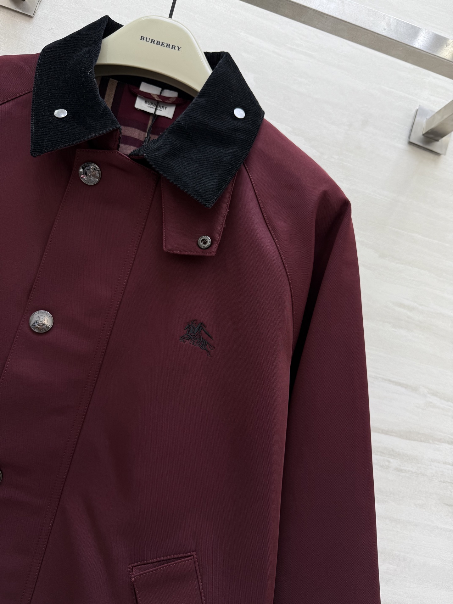 #Burberr♡²⁵早秋新款 猎装派克外套 经典格纹内里 火龙果色外套 复古与时尚并存 百搭又耐看 高